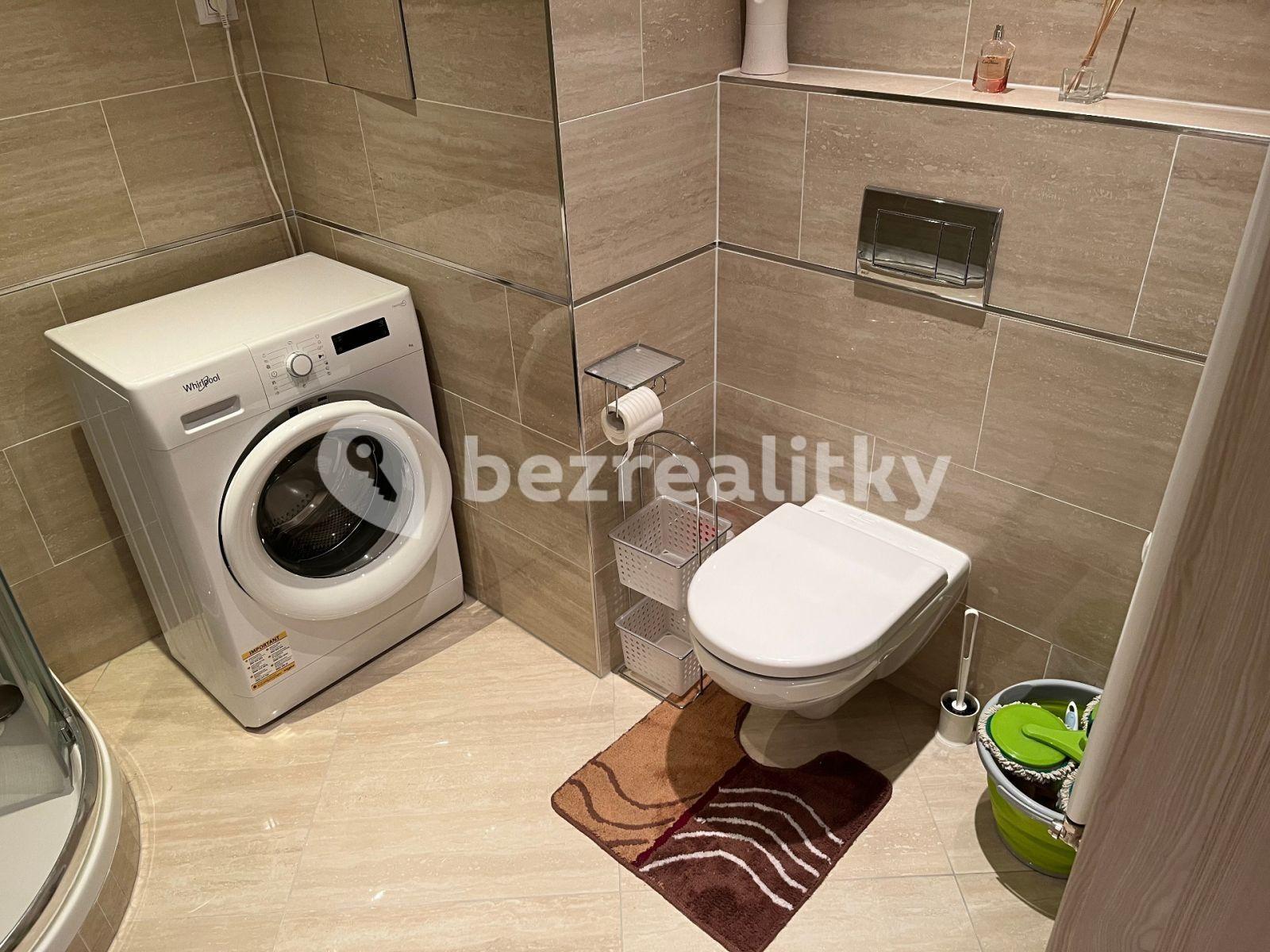 Pronájem bytu 1+kk 40 m², Sazovická, Praha, Praha