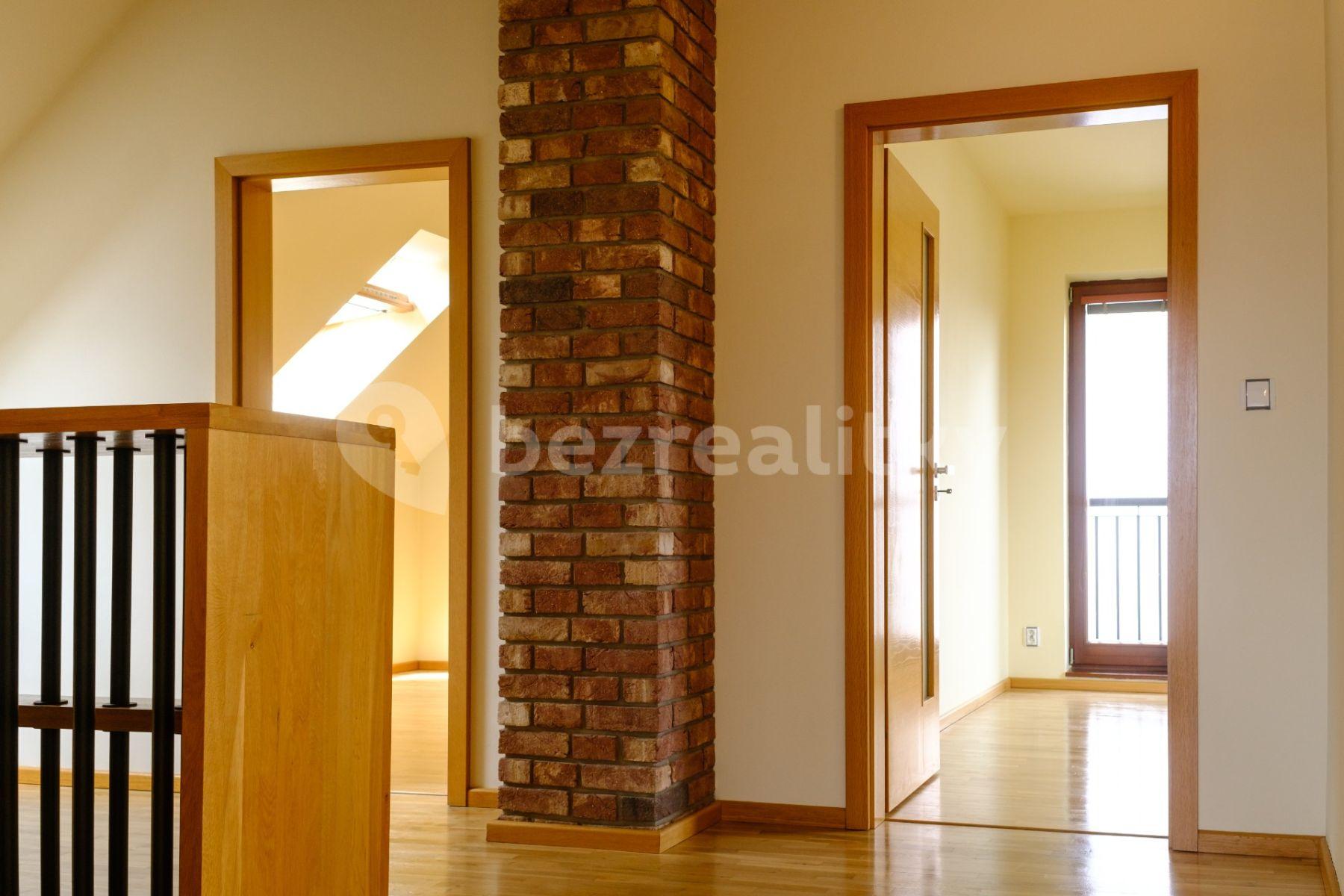 Prodej domu 284 m², pozemek 526 m², K Lesu, Praha, Praha