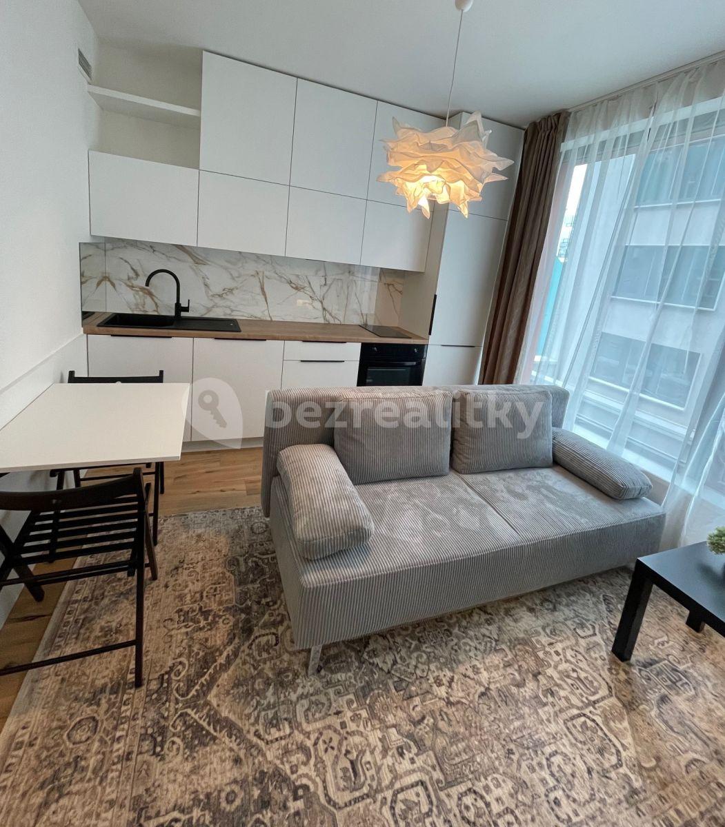 Pronájem bytu 1+kk 28 m², Sokolovská, Praha, Praha