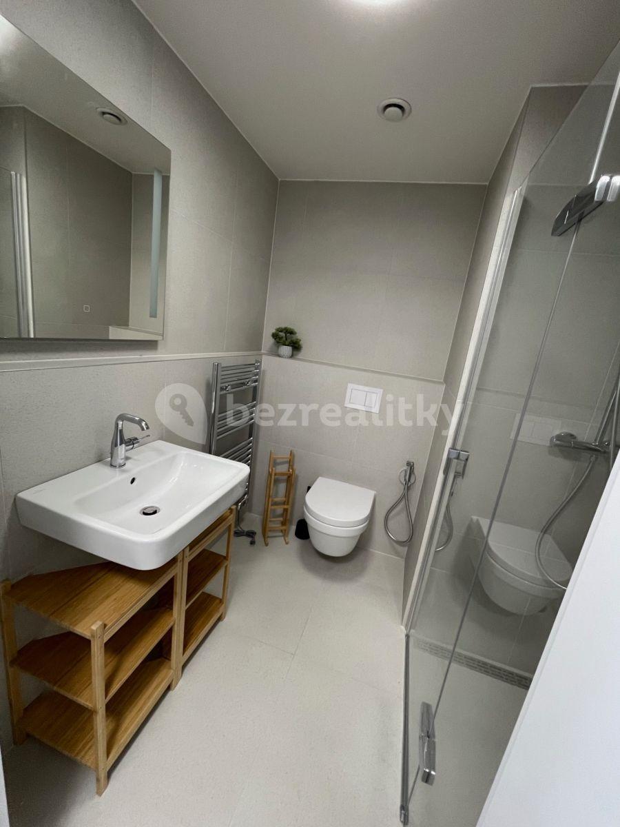 Pronájem bytu 1+kk 28 m², Sokolovská, Praha, Praha