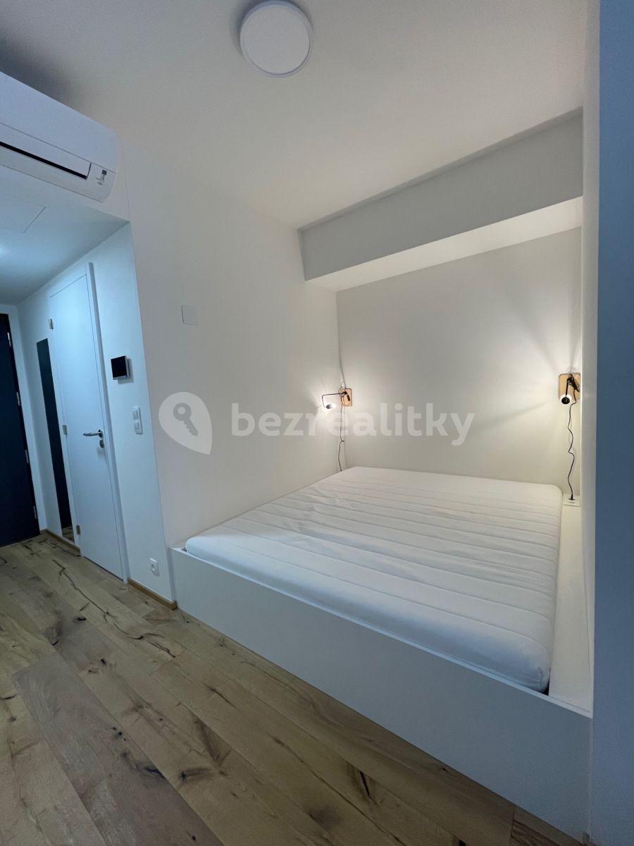 Pronájem bytu 1+kk 28 m², Sokolovská, Praha, Praha