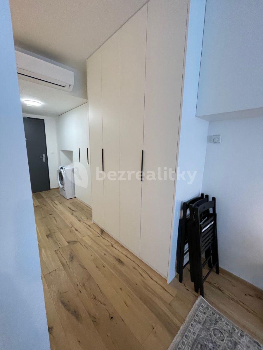 Pronájem bytu 1+kk 28 m², Sokolovská, Praha, Praha