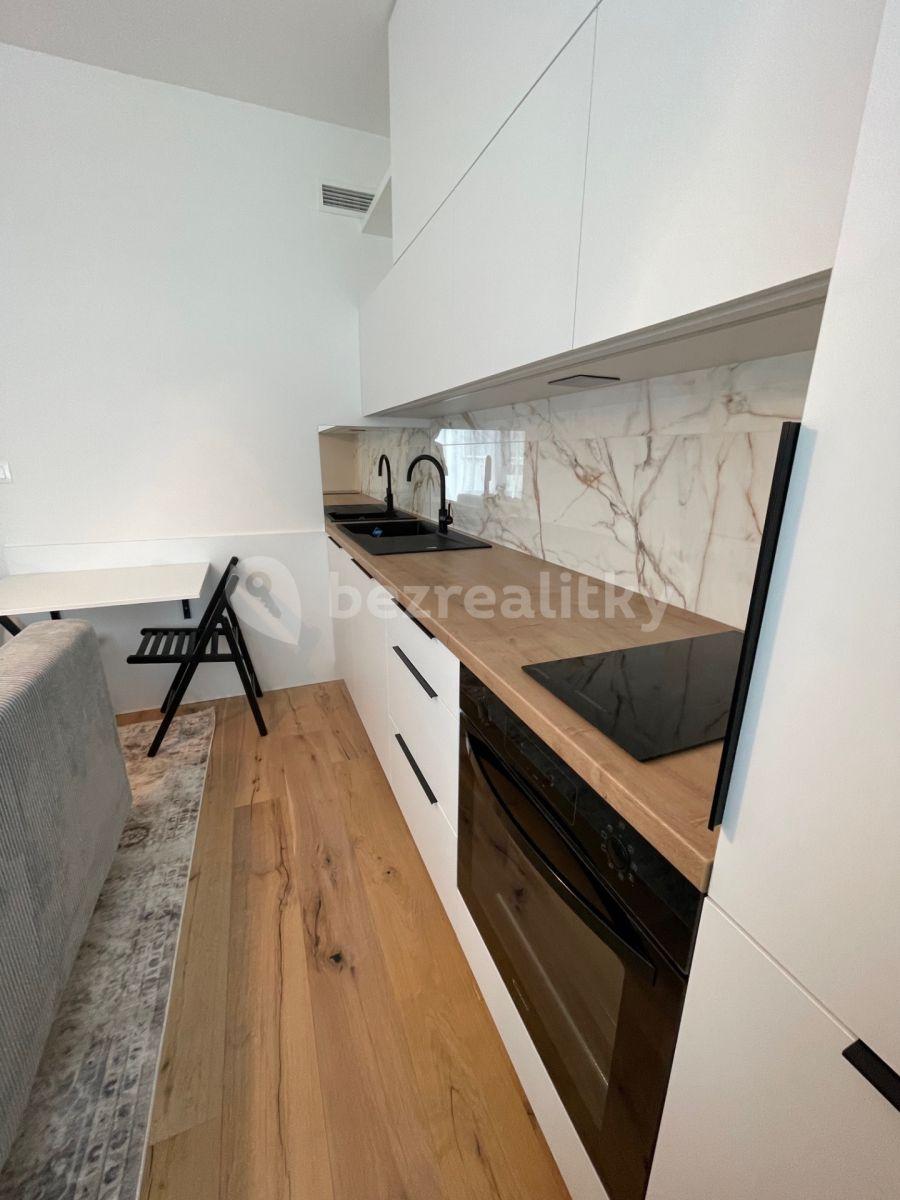 Pronájem bytu 1+kk 28 m², Sokolovská, Praha, Praha