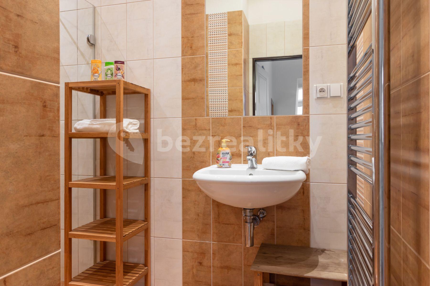 Pronájem bytu 2+1 55 m², Karlova, Praha, Praha