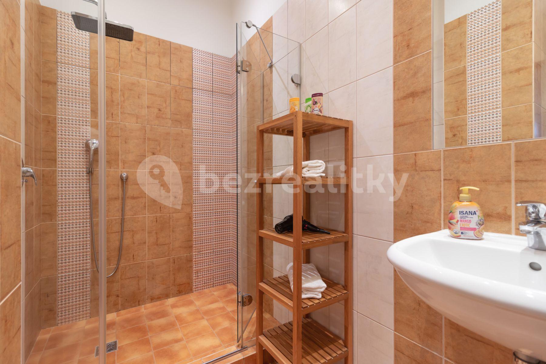 Pronájem bytu 2+1 65 m², Karlova, Praha, Praha