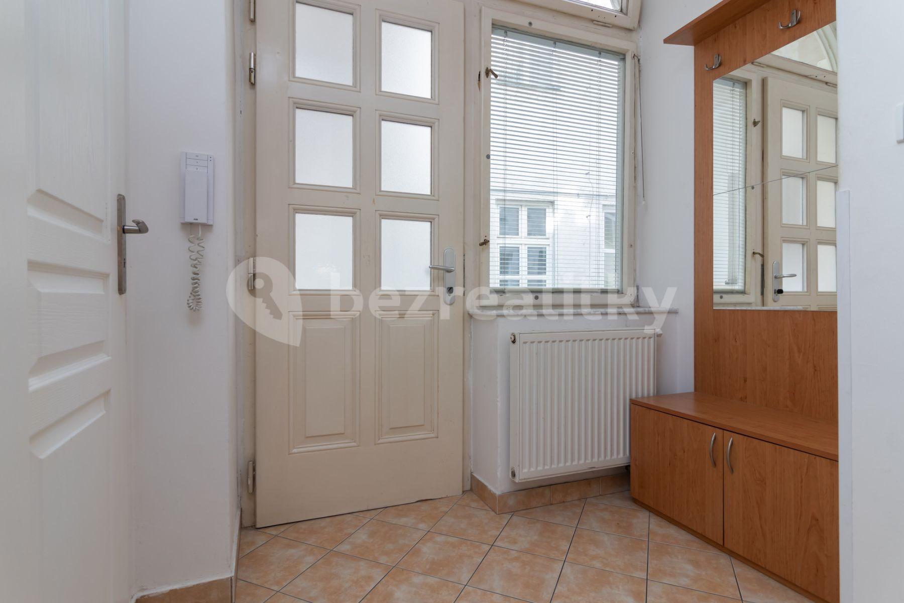 Pronájem bytu 2+1 55 m², Karlova, Praha, Praha