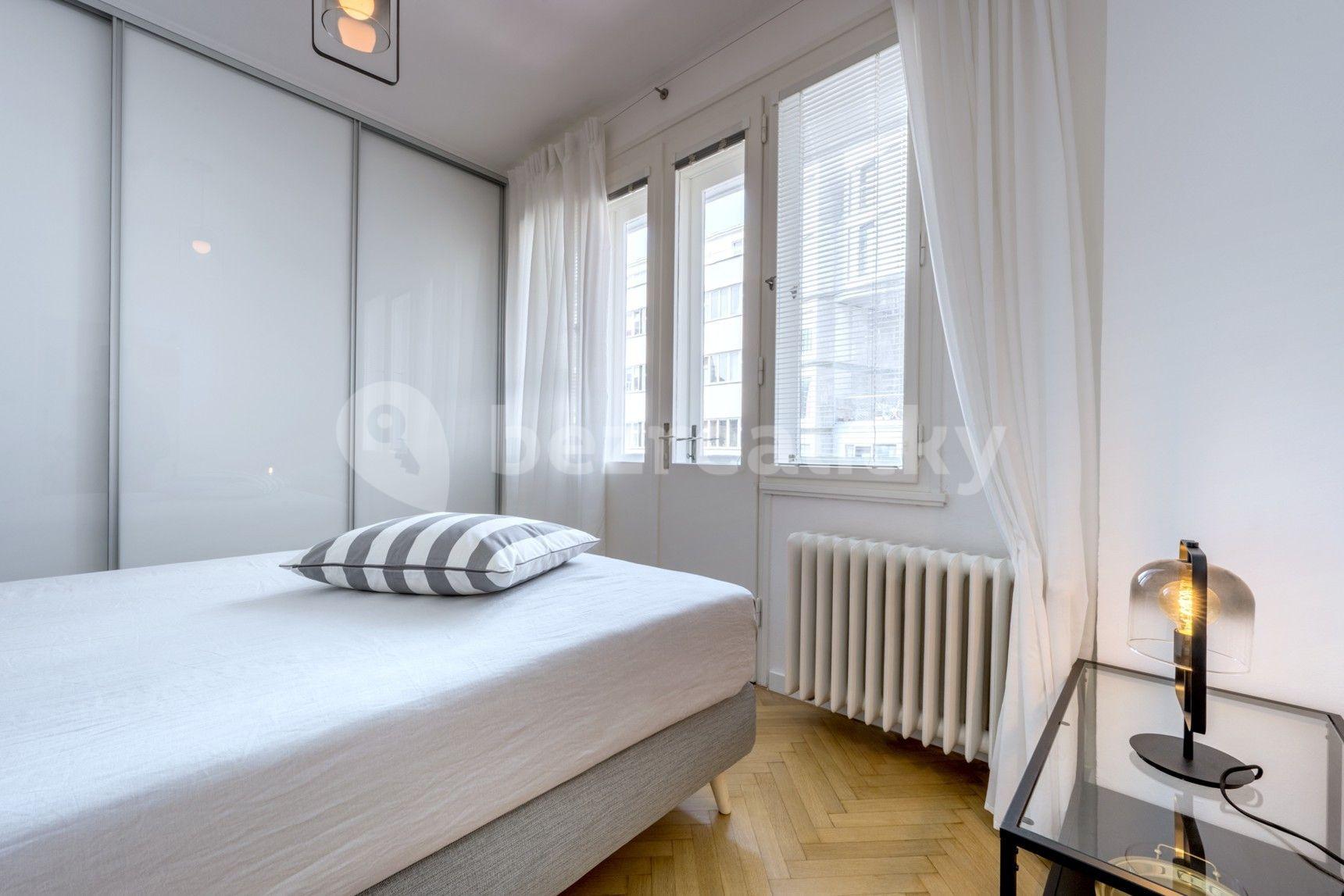 Pronájem bytu 2+1 52 m², Lodecká, Praha, Praha