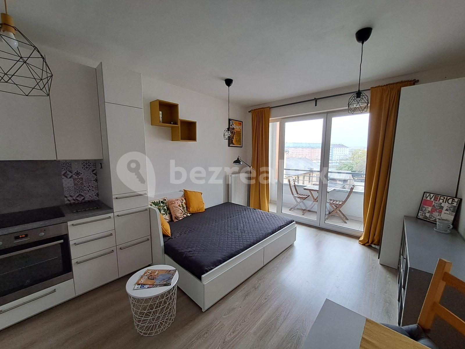 Pronájem bytu 1+kk 30 m², Petrohradská, Praha, Praha