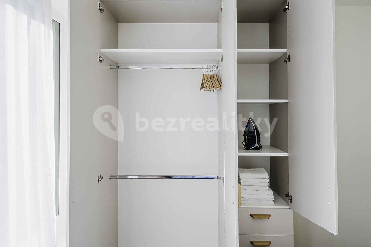 Pronájem bytu 2+1 58 m², U Pergamenky a, Praha, Praha