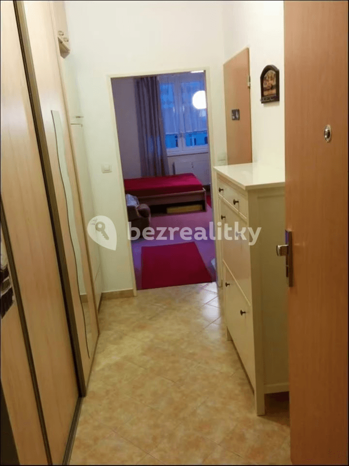 Prodej bytu 1+kk 31 m², Podkovářská, Praha, Praha