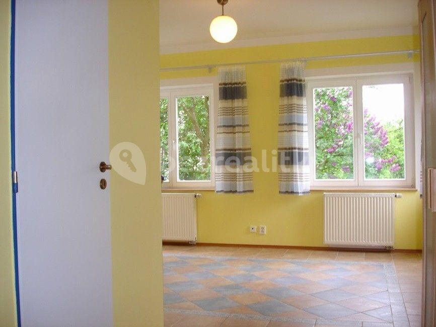 Pronájem bytu 1+kk 28 m², K Mohyle, Praha, Praha