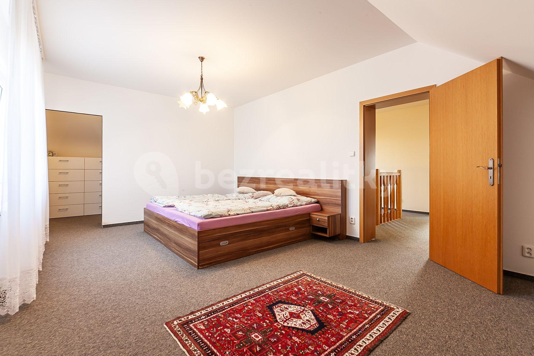 Prodej domu 207 m², pozemek 616 m², K Sádku, Šestajovice, Středočeský kraj