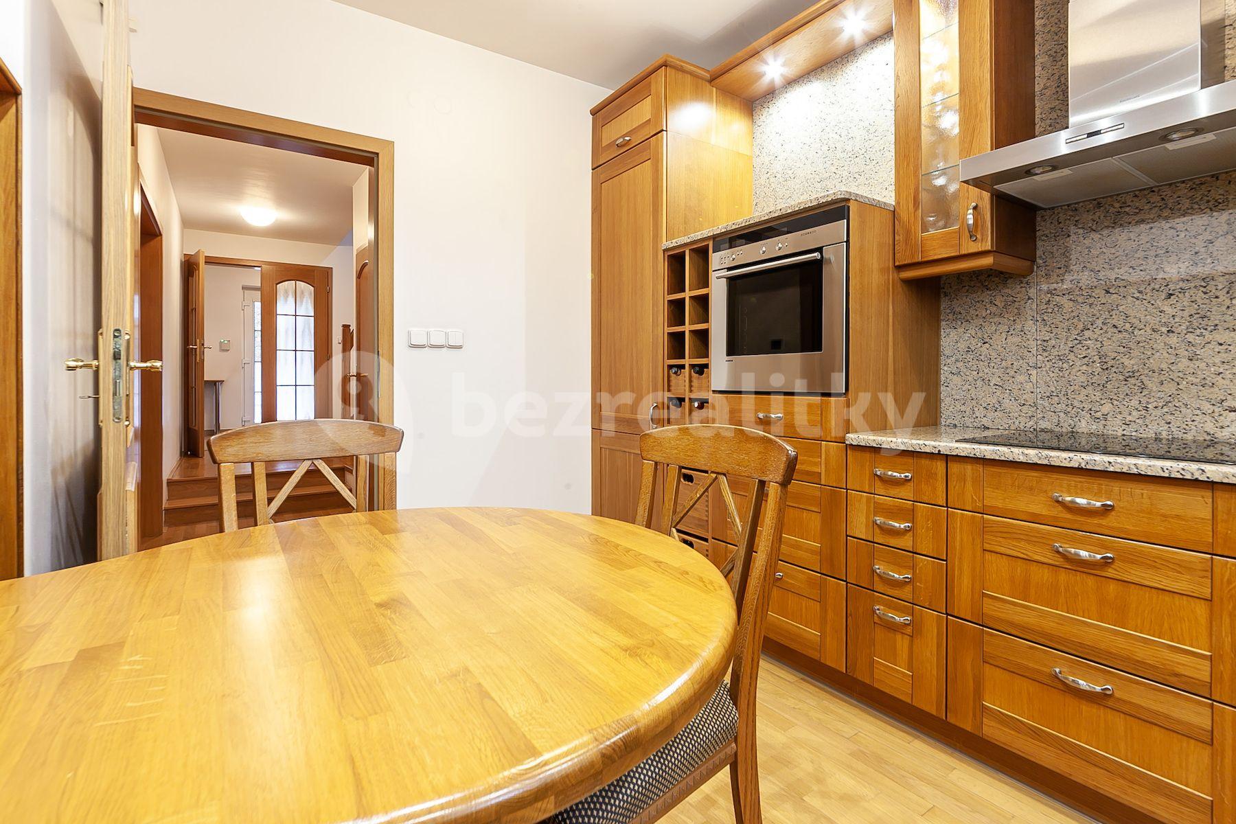 Prodej domu 213 m², pozemek 221 m², Plavínová, Praha, Praha