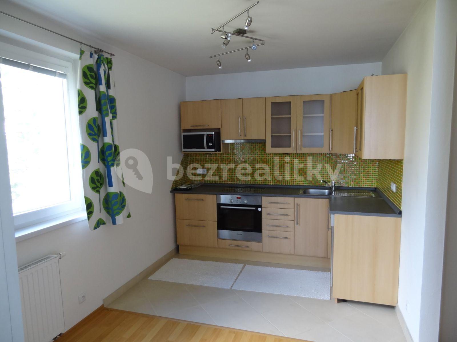 Pronájem bytu 1+kk 30 m², Hlavní, Otrokovice, Zlínský kraj