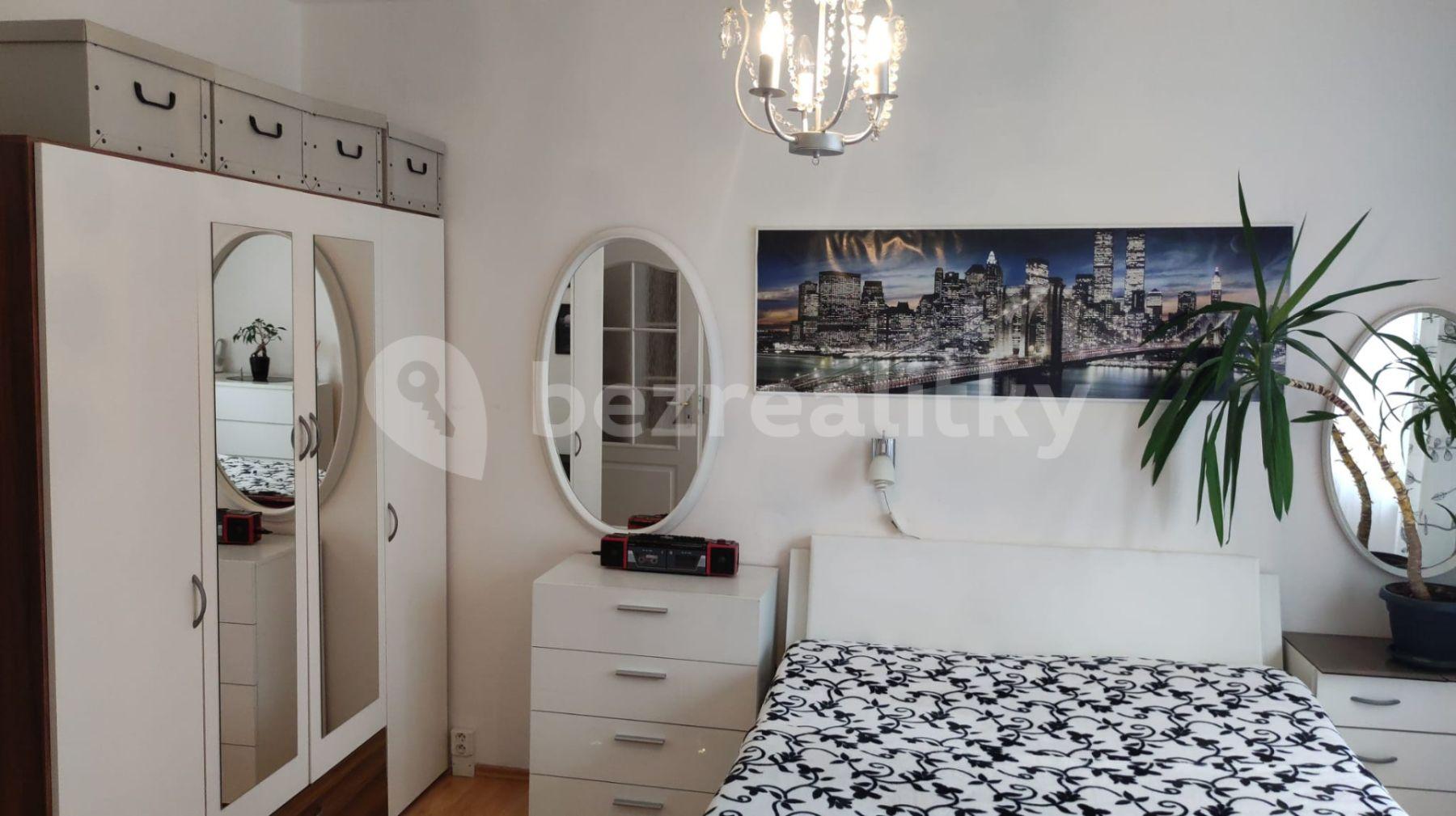 Prodej bytu 2+1 55 m², Budovatelů, Karlovy Vary, Karlovarský kraj