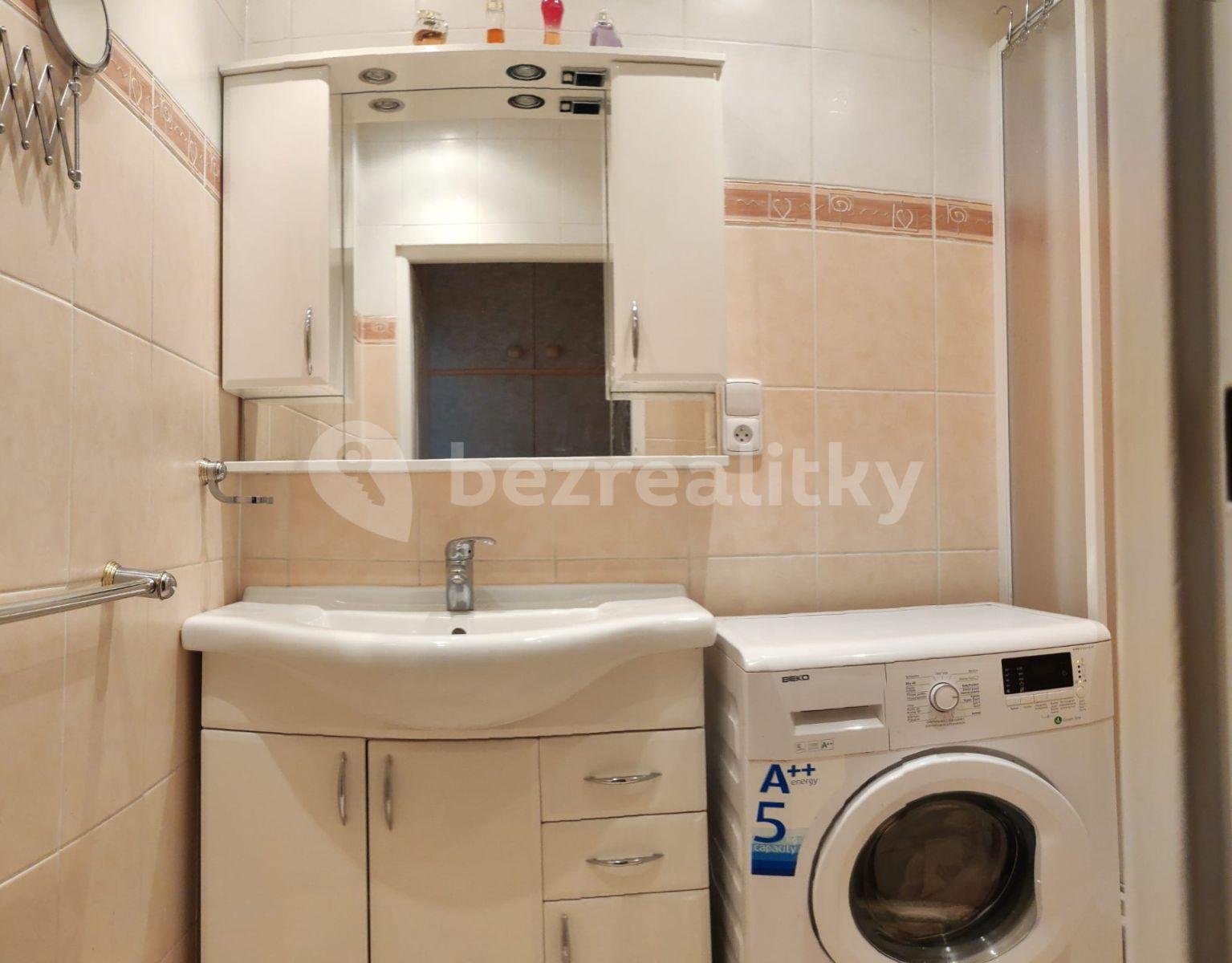 Prodej bytu 2+1 55 m², Budovatelů, Karlovy Vary, Karlovarský kraj