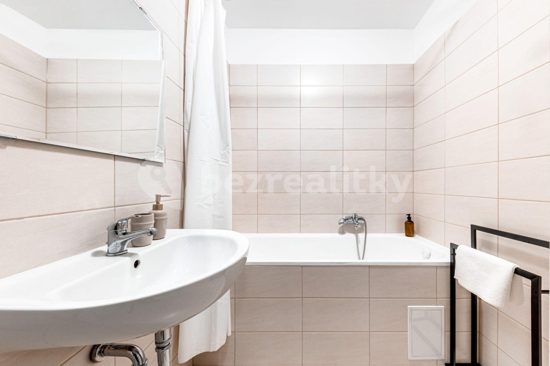 Pronájem bytu 1+1 33 m², Víta Nejedlého, Praha, Praha