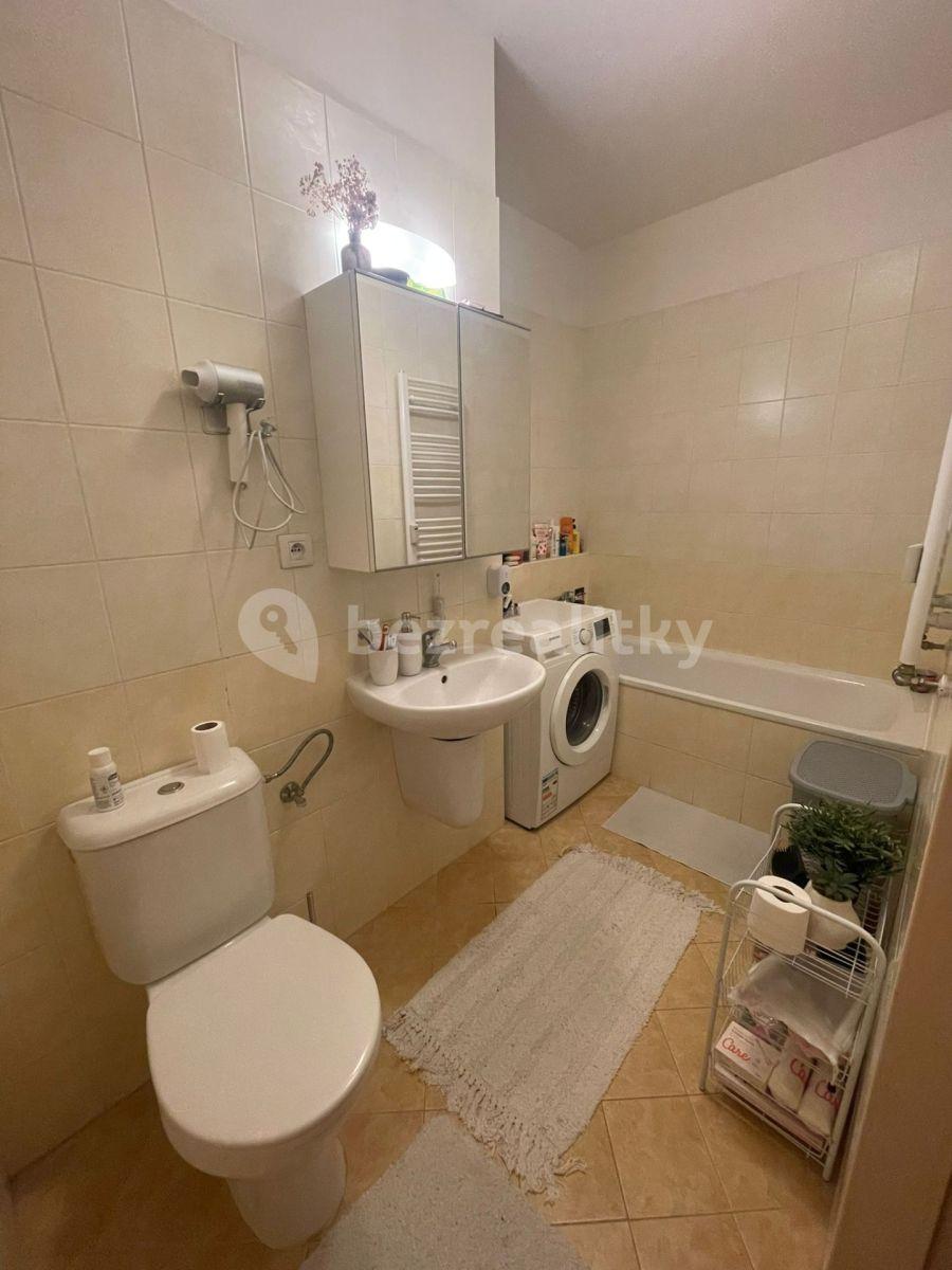 Pronájem bytu 1+kk 39 m², Podkovářská, Praha, Praha