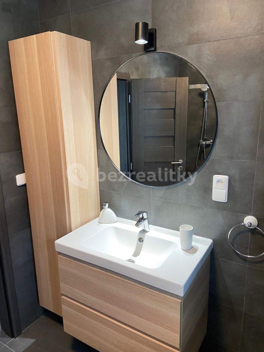 Pronájem bytu 1+kk 35 m², U Nikolajky, Praha, Praha