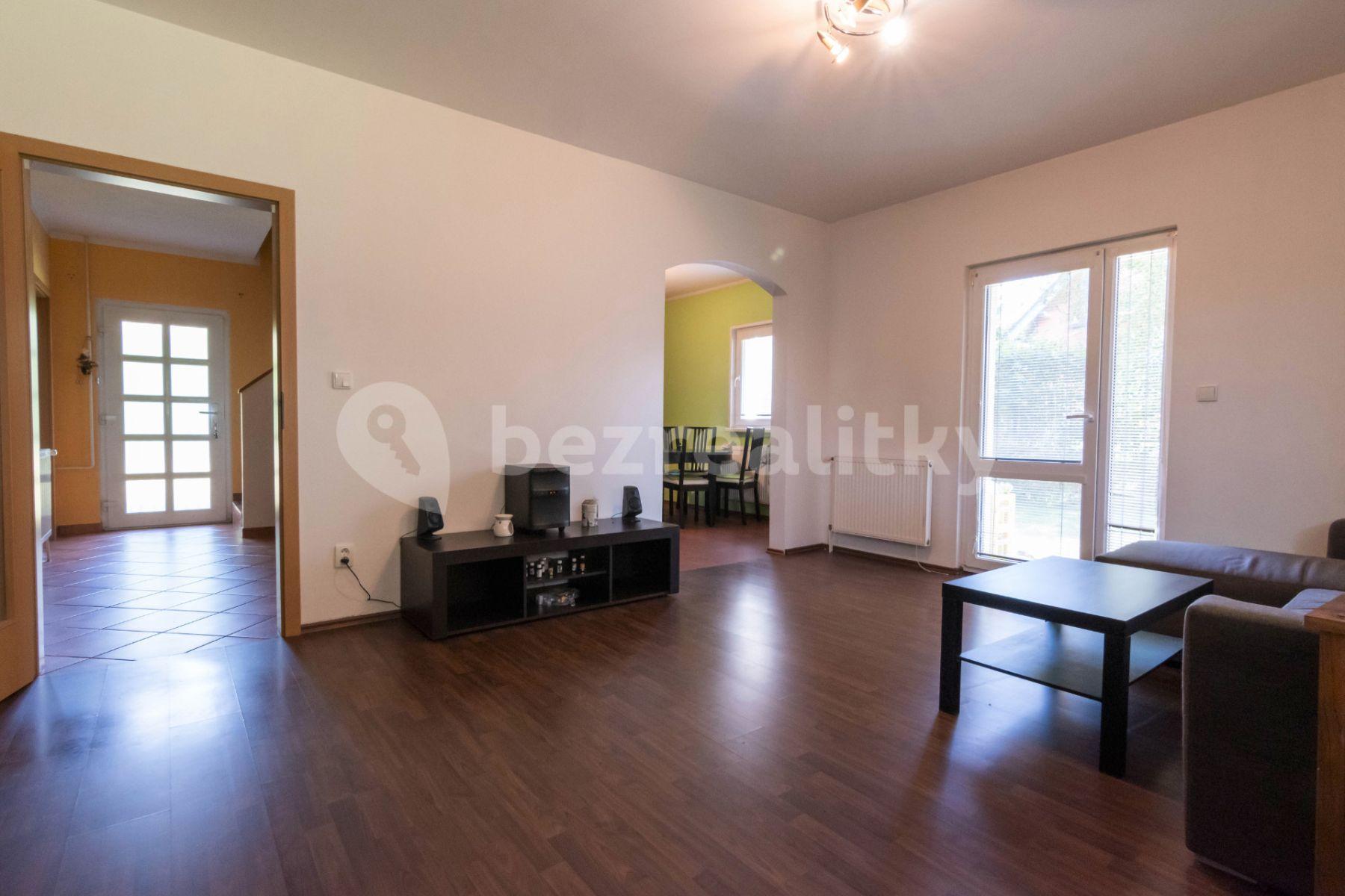 Prodej domu 112 m², pozemek 383 m², Luční, Nupaky, Středočeský kraj