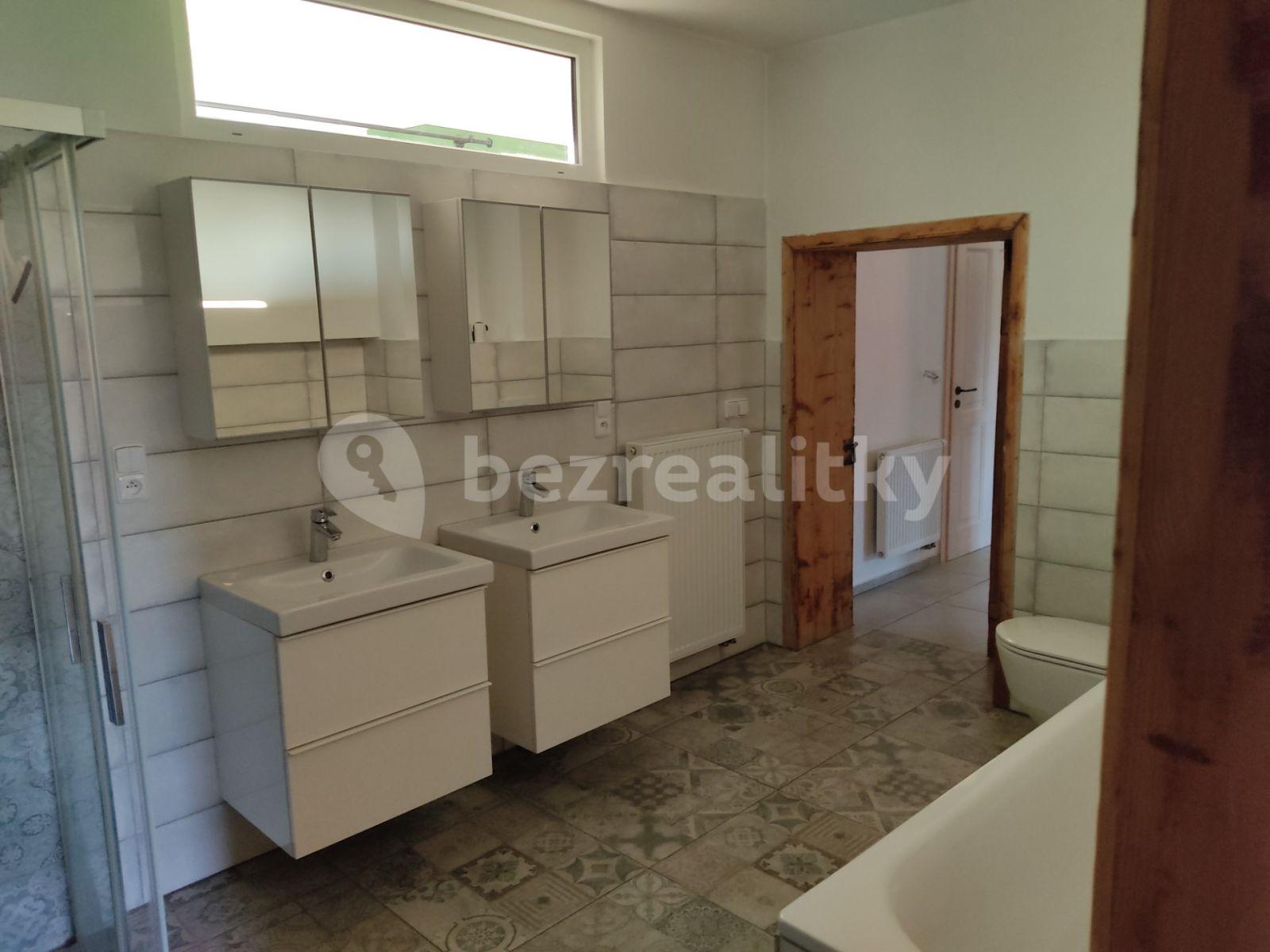 Pronájem bytu 2+kk 80 m², Komenského, Častolovice, Královéhradecký kraj