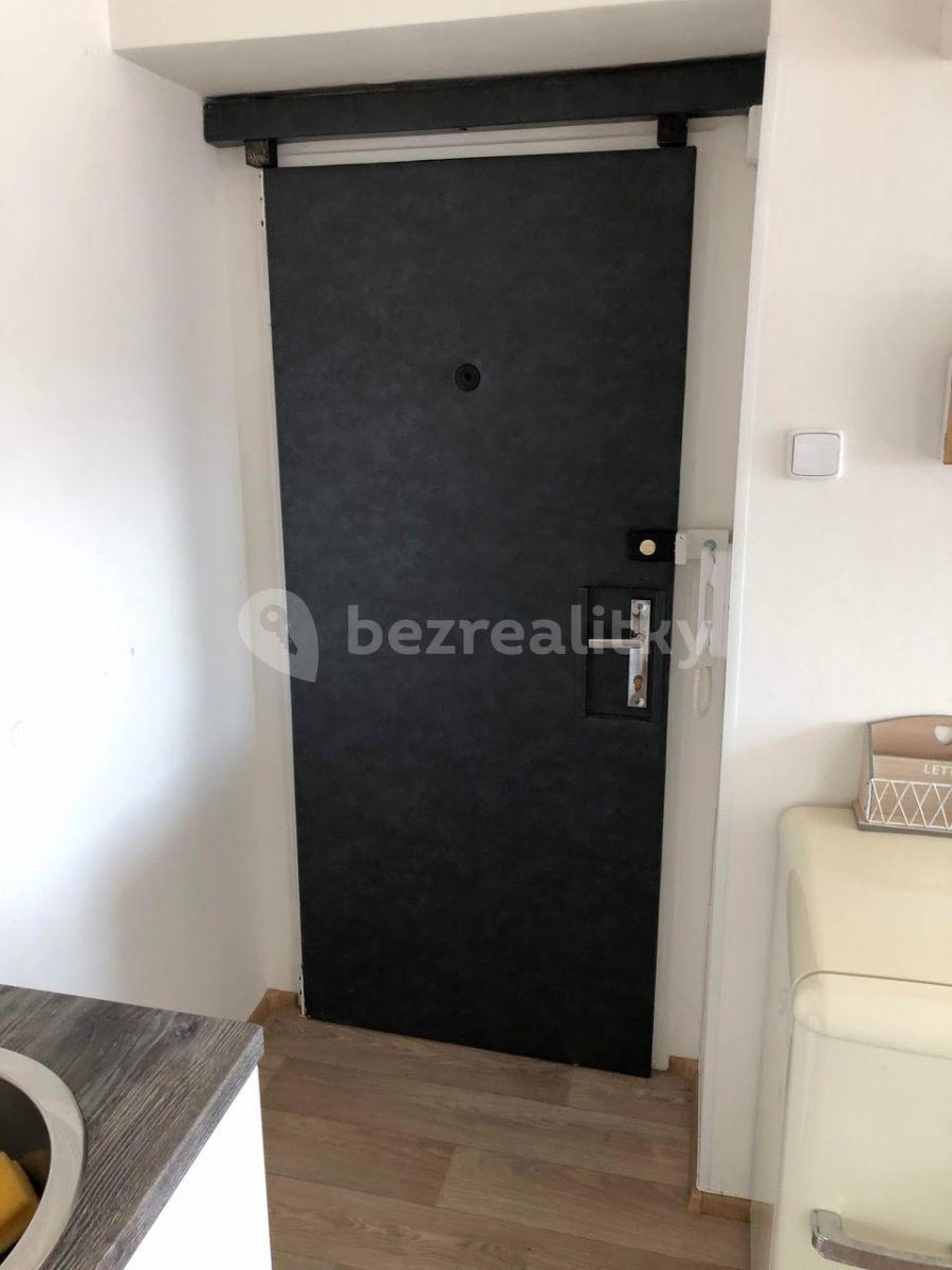 Pronájem bytu 1+kk 24 m², Elektrárenská, Praha, Praha