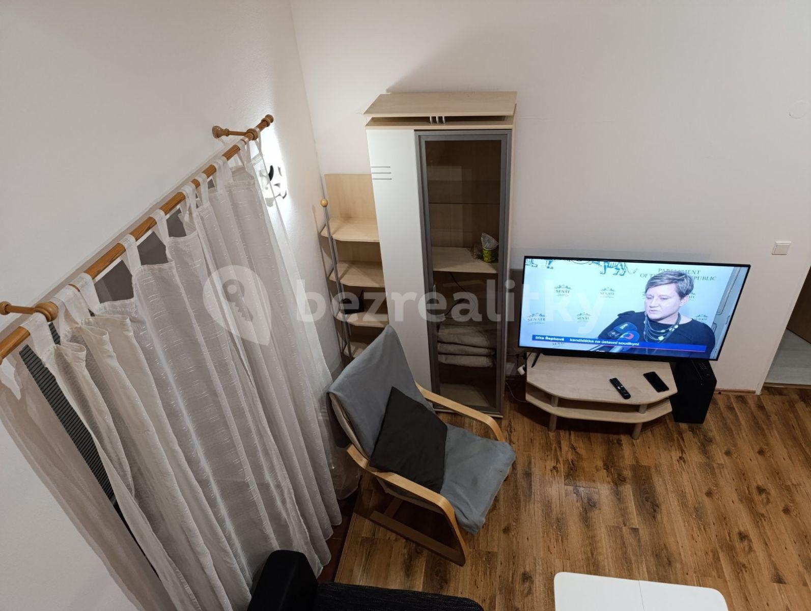 Pronájem bytu 2+kk 56 m², Komenského, Šestajovice, Středočeský kraj