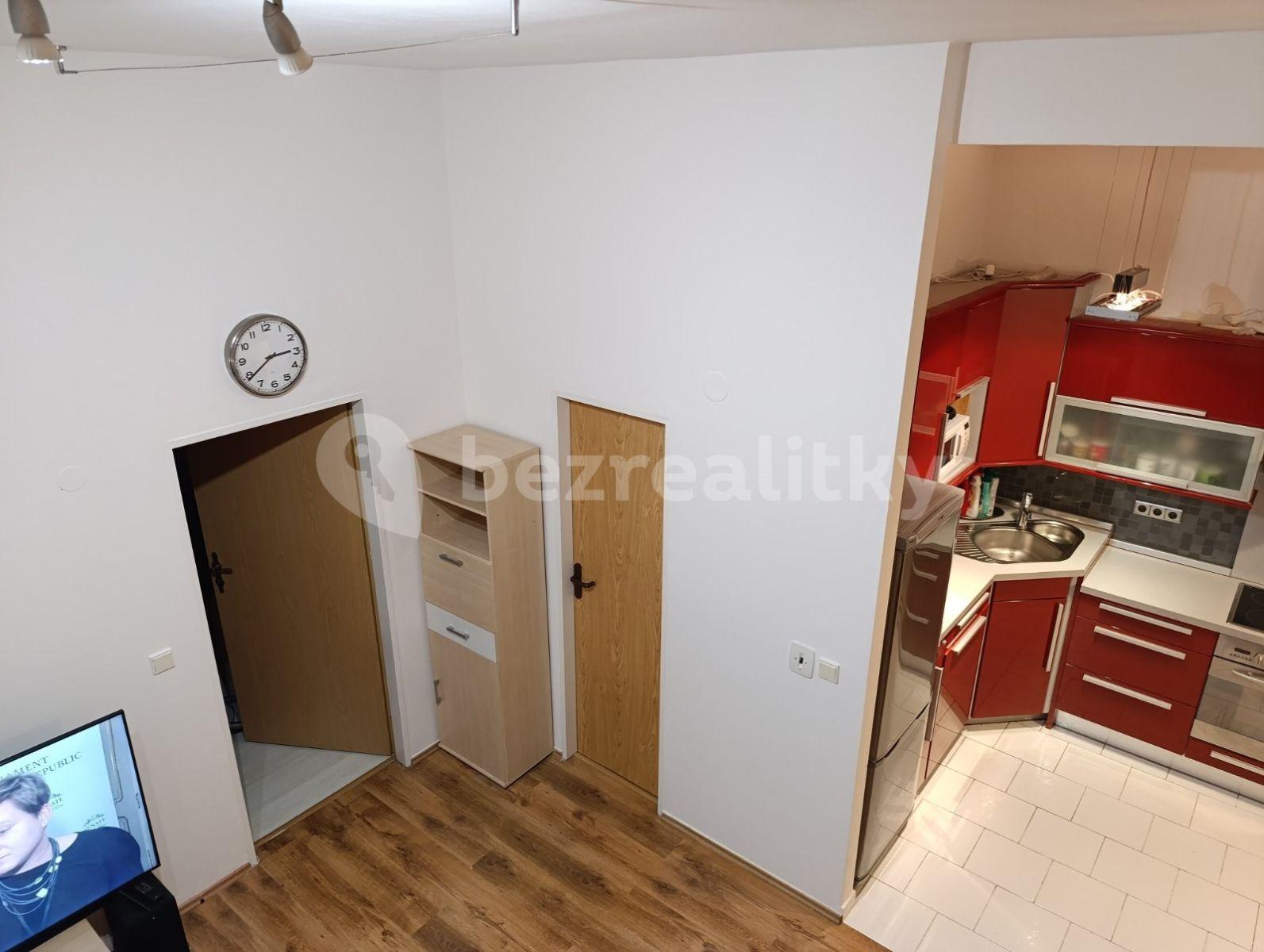 Pronájem bytu 2+kk 56 m², Komenského, Šestajovice, Středočeský kraj