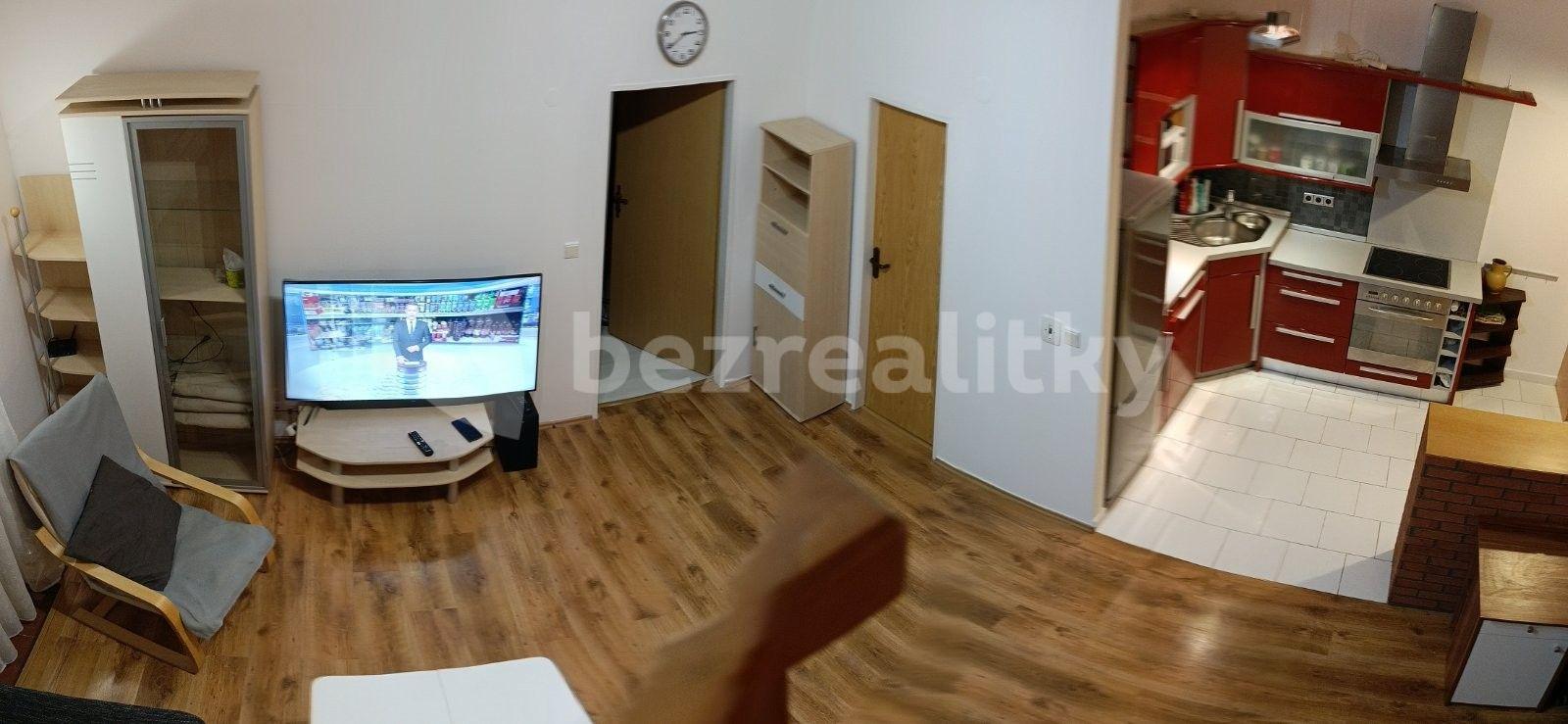 Pronájem bytu 2+kk 56 m², Komenského, Šestajovice, Středočeský kraj