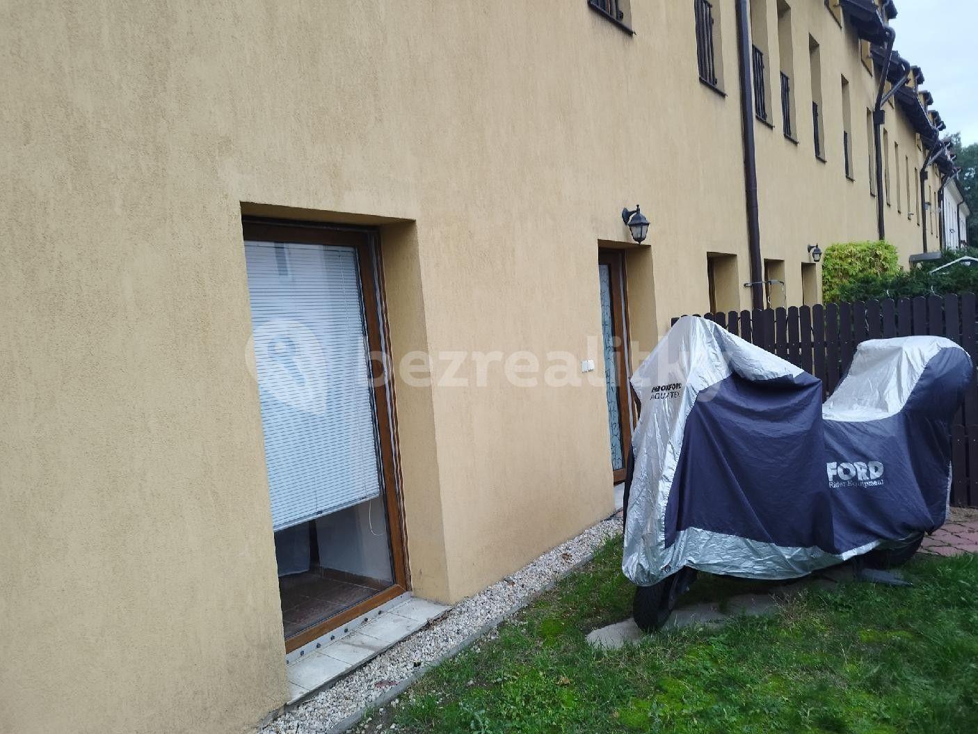 Pronájem bytu 2+kk 56 m², Komenského, Šestajovice, Středočeský kraj