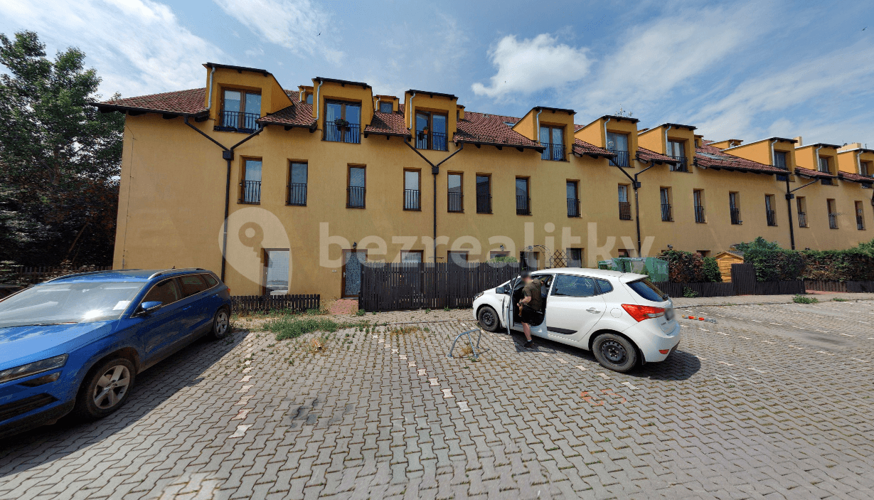 Pronájem bytu 2+kk 56 m², Komenského, Šestajovice, Středočeský kraj