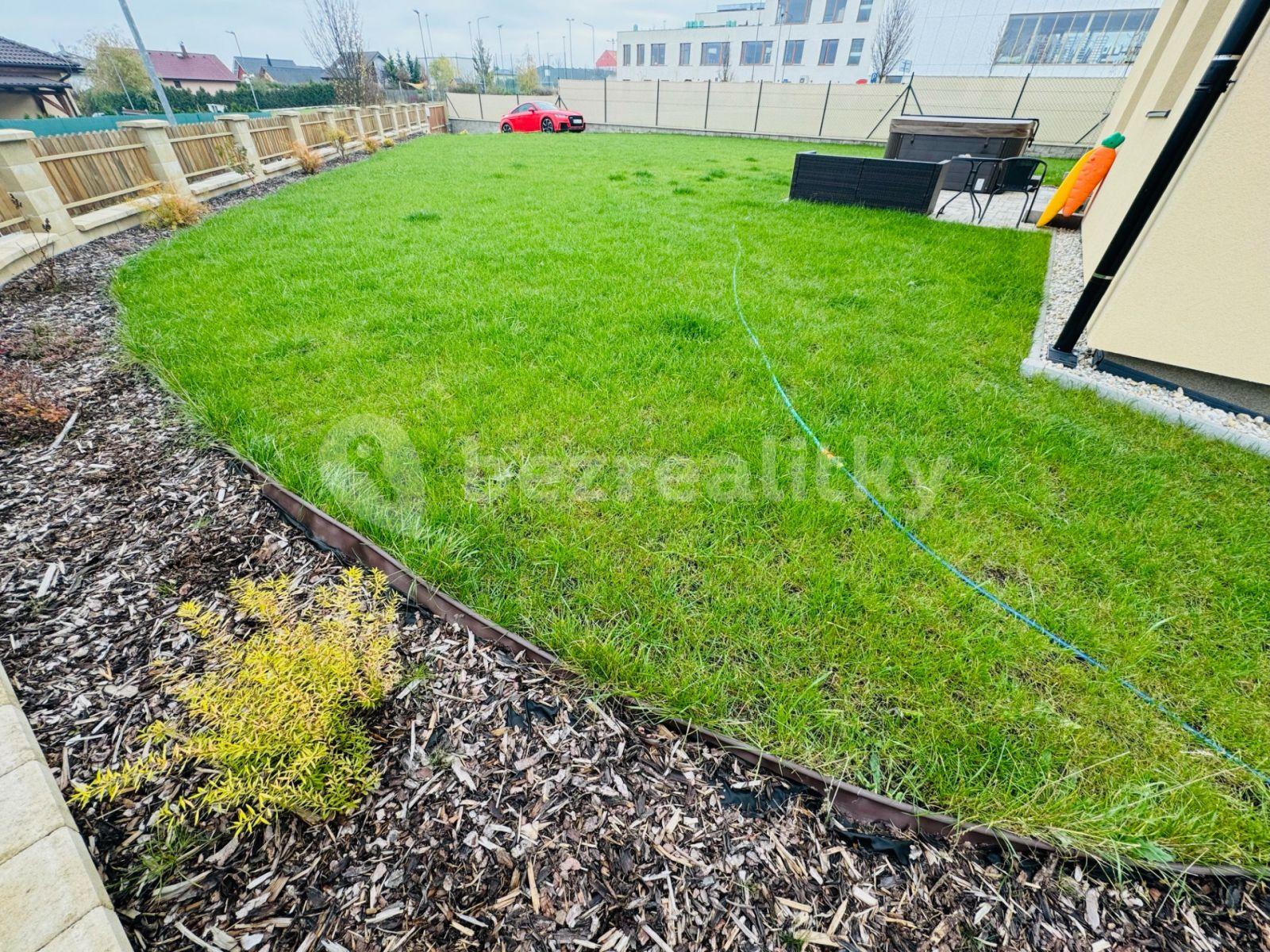 Pronájem domu 180 m², pozemek 500 m², Nad Přední skálou, Chýně, Středočeský kraj