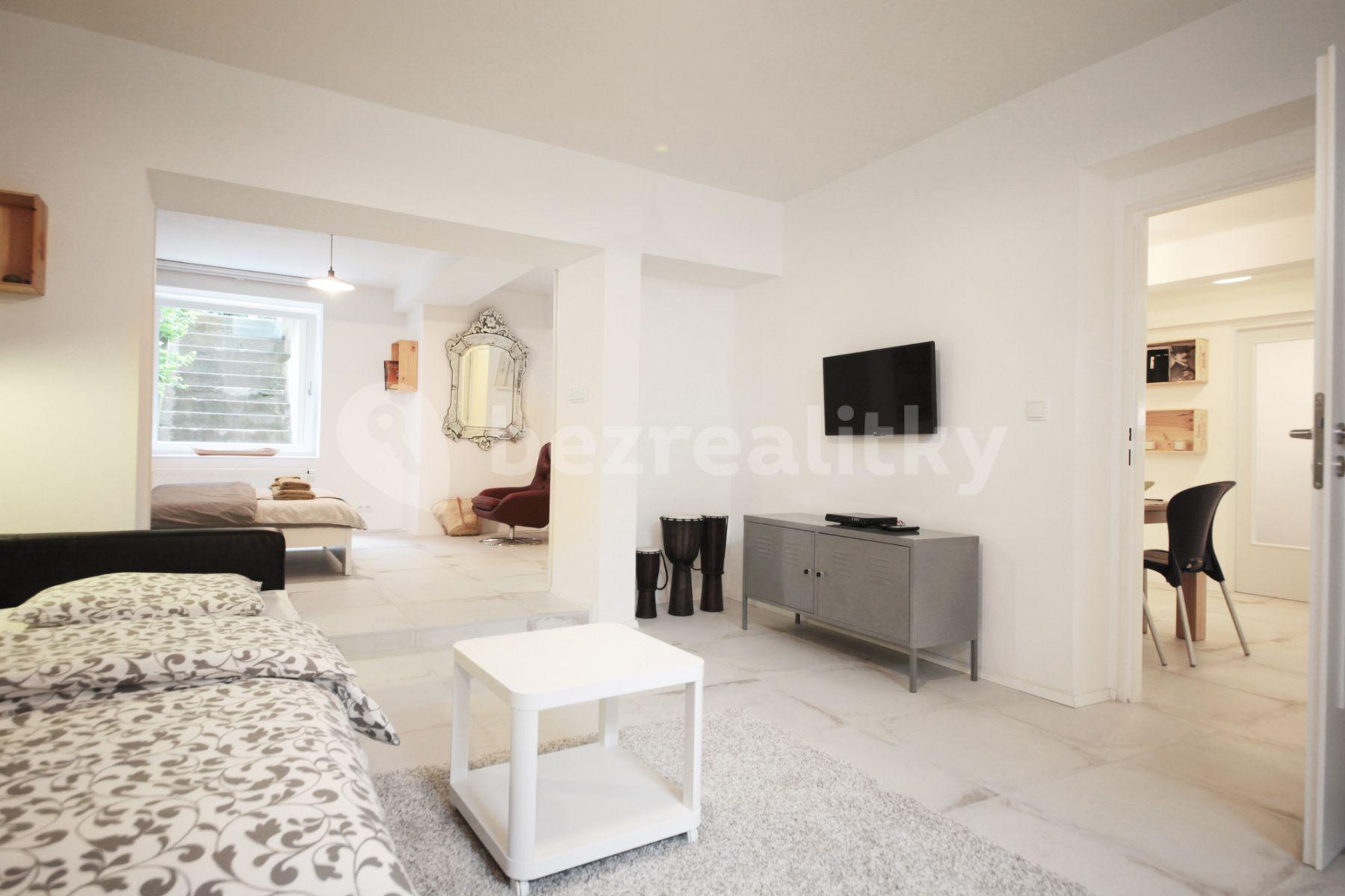 Pronájem bytu 1+1 82 m², Kosatcová, Praha, Praha