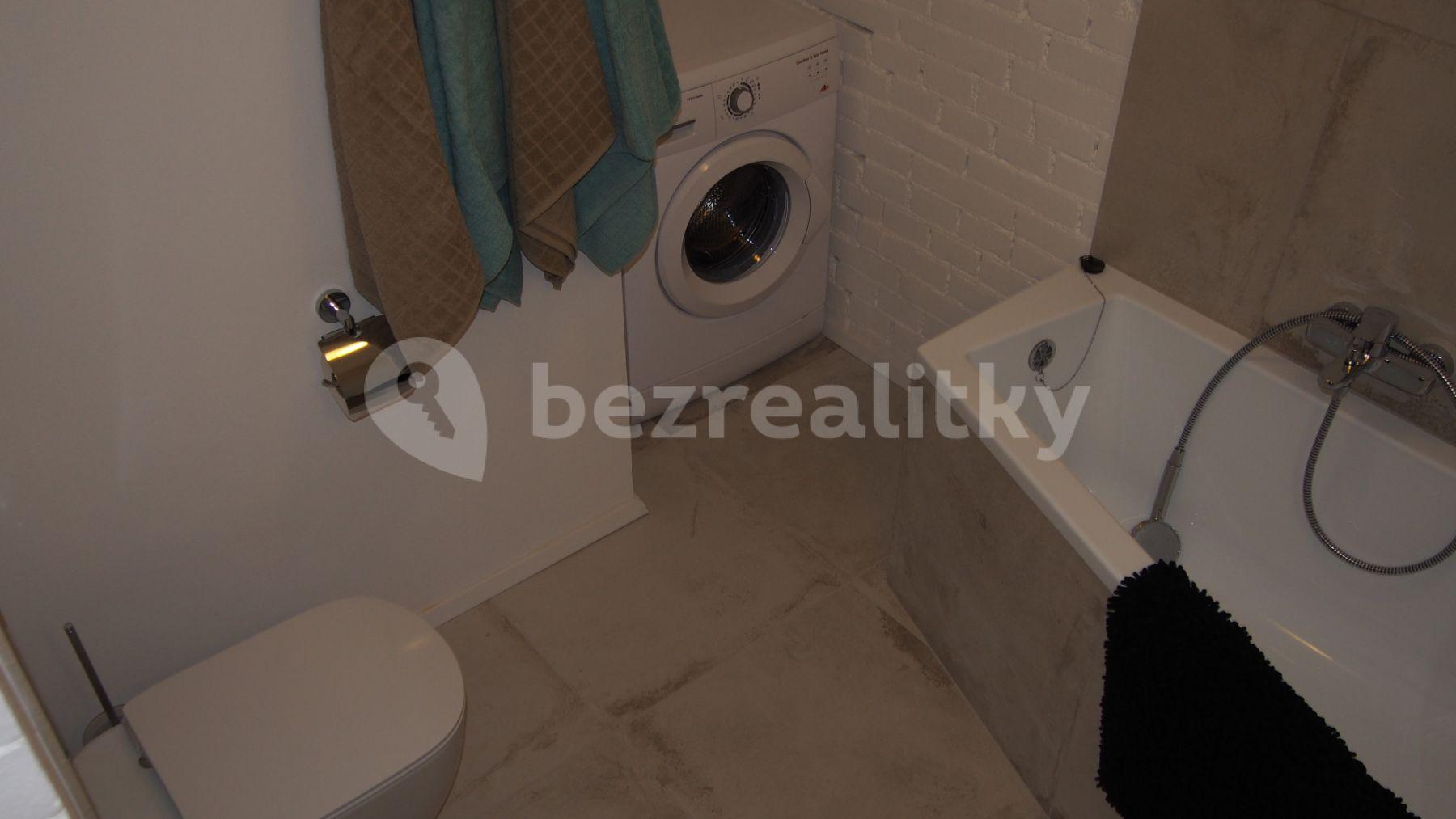 Pronájem bytu 1+1 82 m², Kosatcová, Praha, Praha