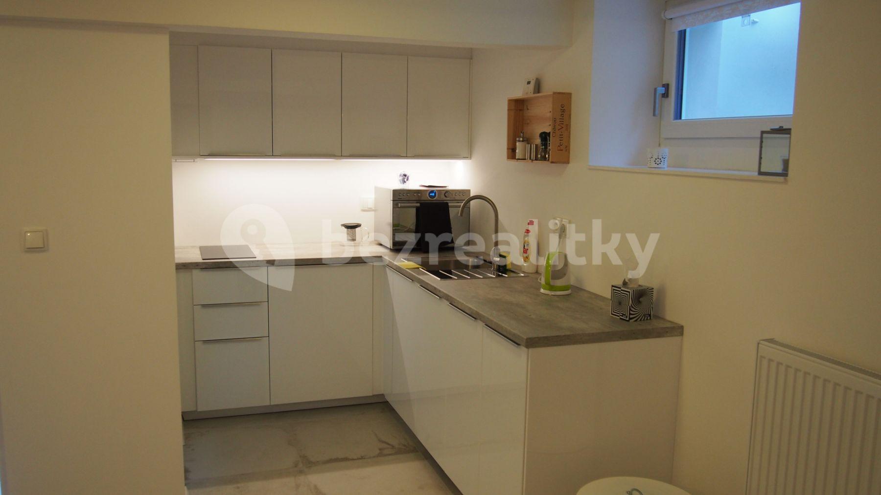 Pronájem bytu 1+1 82 m², Kosatcová, Praha, Praha