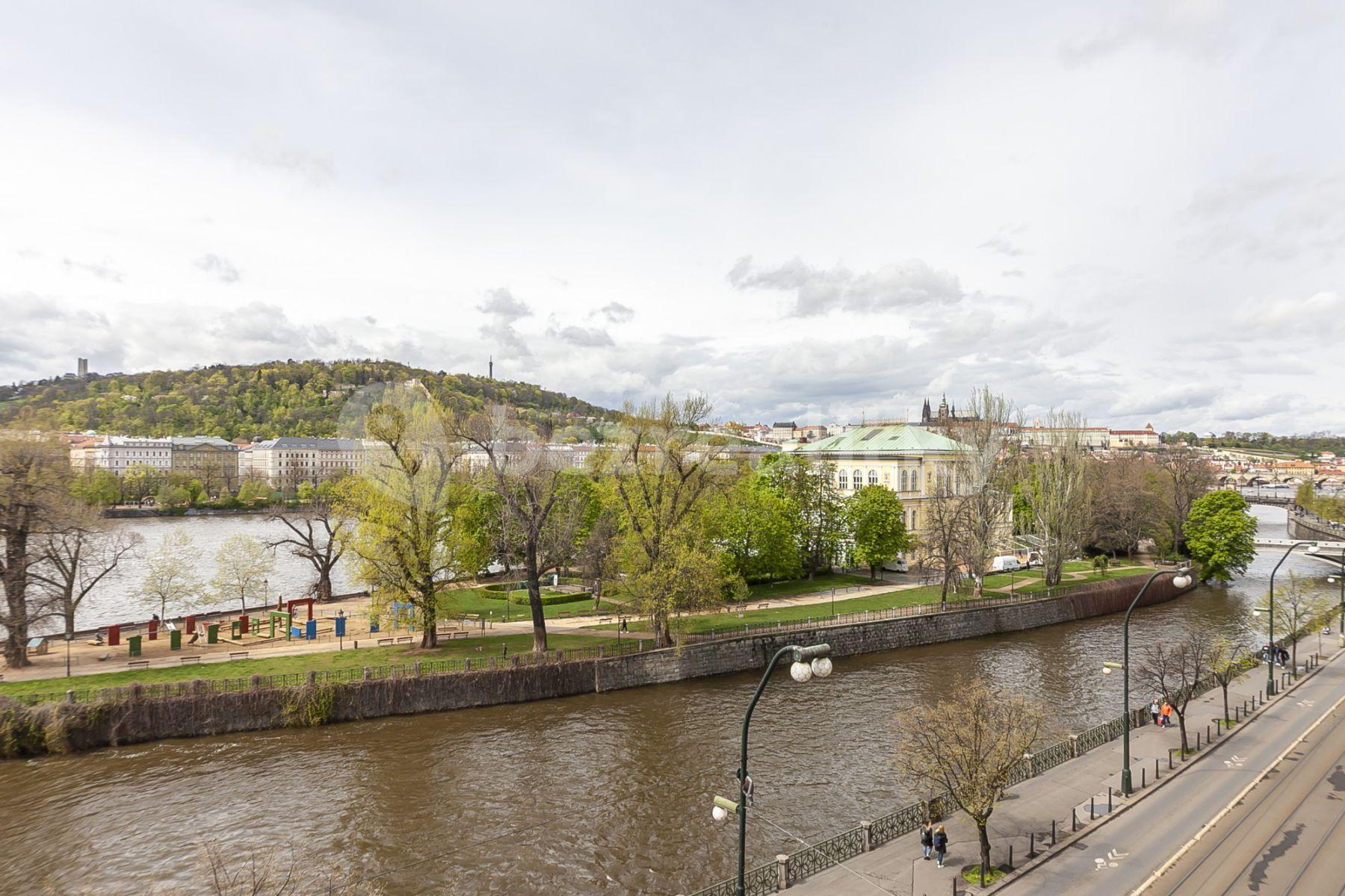 Pronájem bytu 3+1 105 m², Masarykovo nábřeží, Praha, Praha