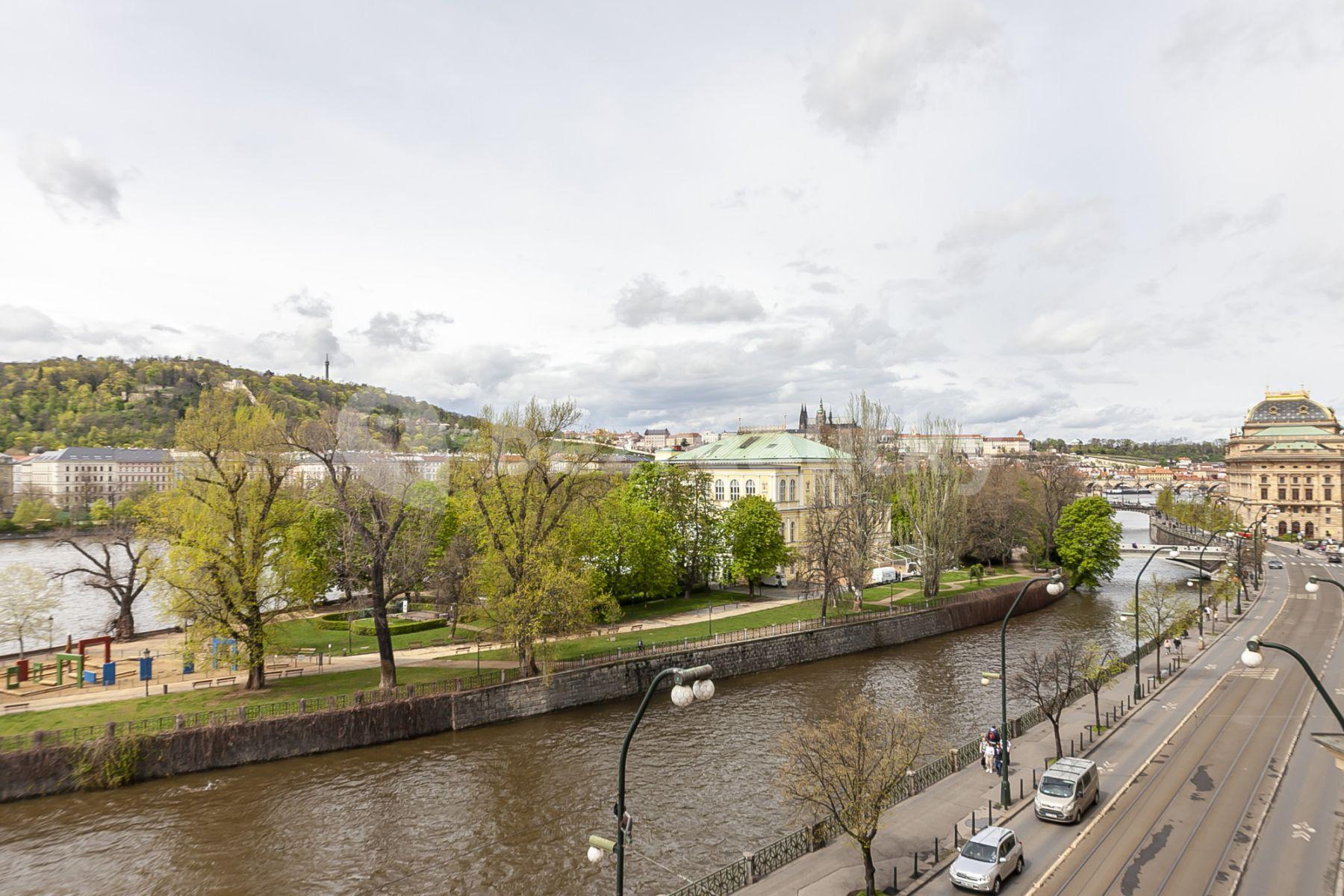 Pronájem bytu 3+1 105 m², Masarykovo nábřeží, Praha, Praha