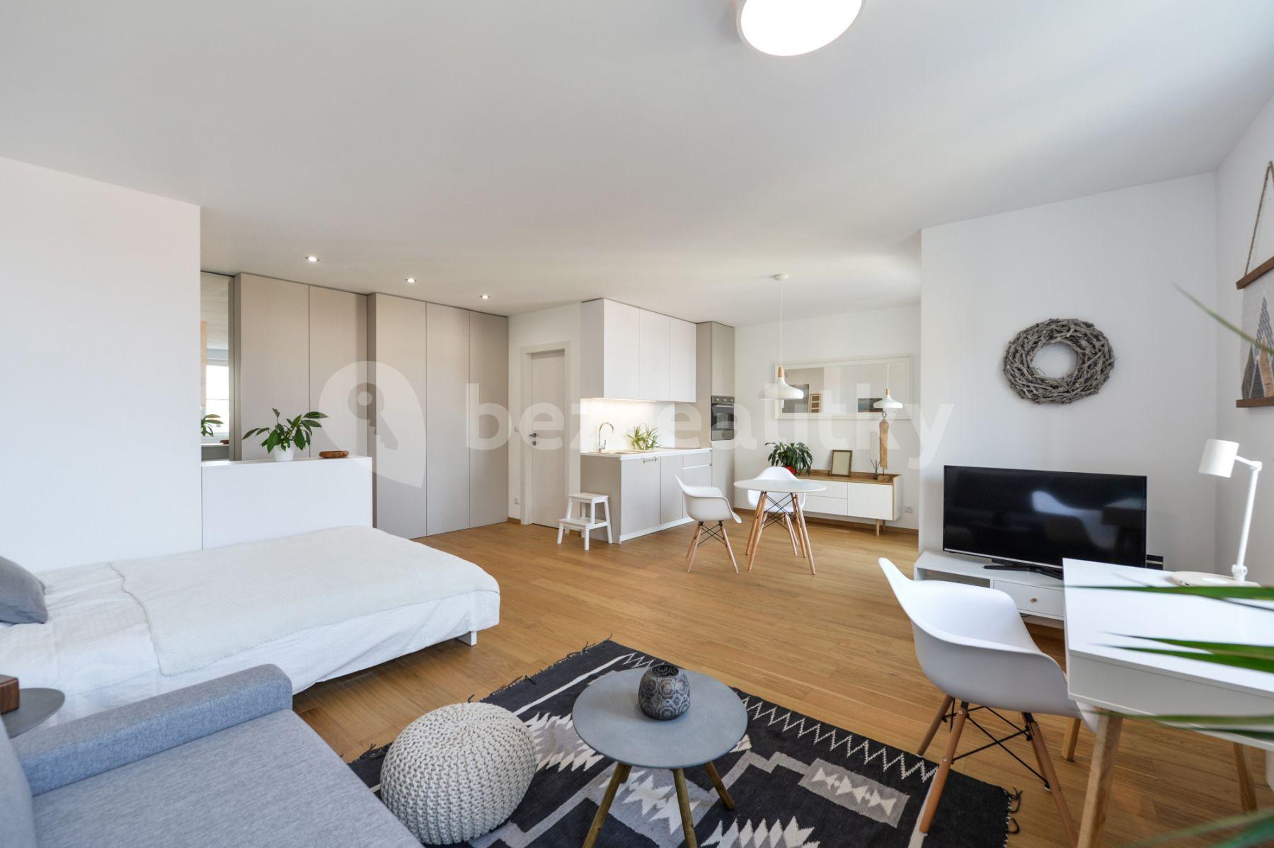 Pronájem bytu 1+kk 42 m², Krásova, Praha, Praha