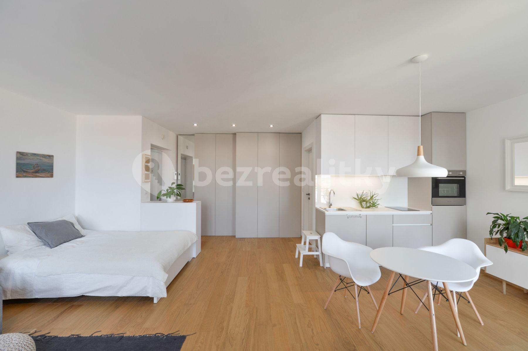 Pronájem bytu 1+kk 42 m², Krásova, Praha, Praha