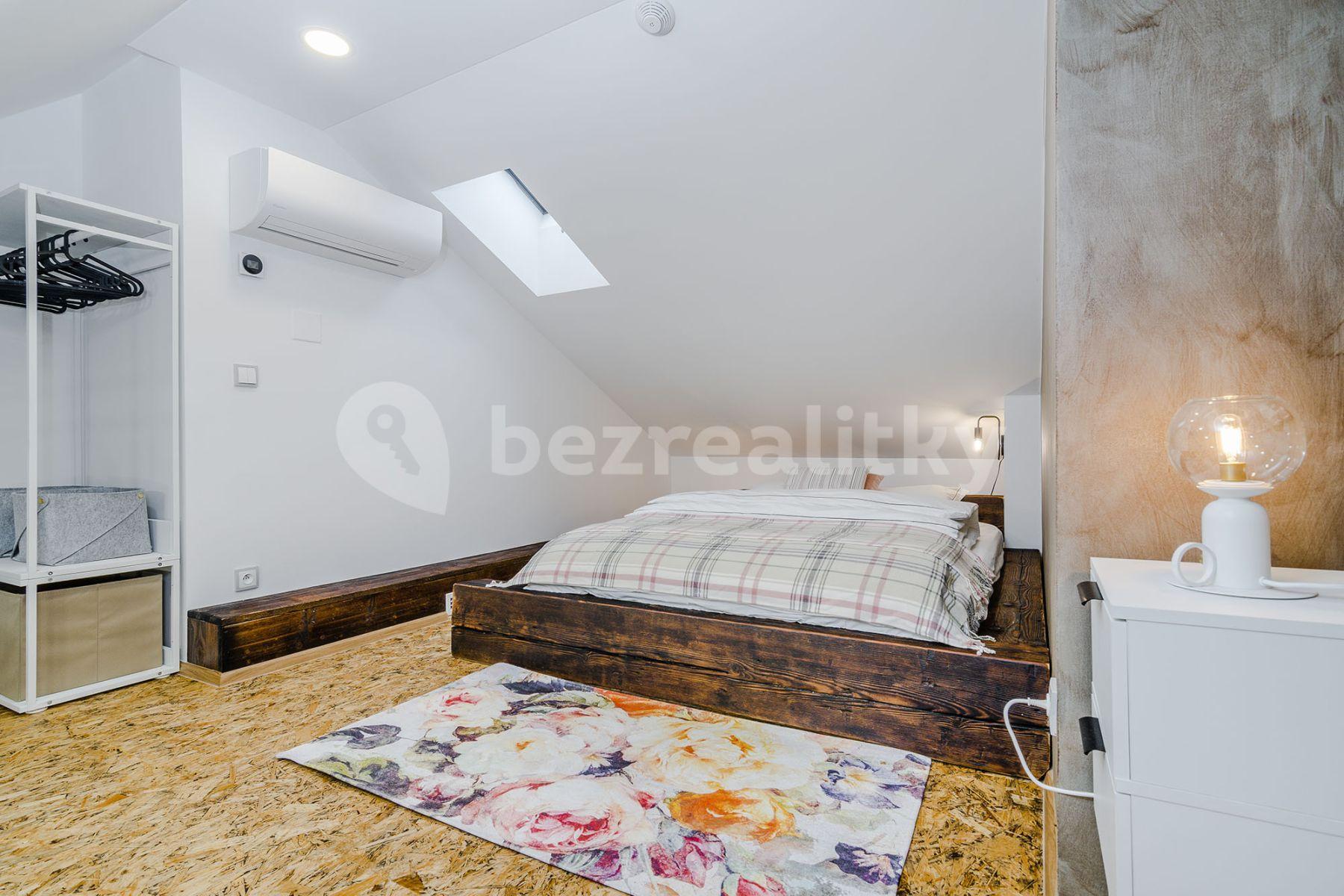 Pronájem bytu 2+kk 40 m², Na Zámecké, Praha, Praha