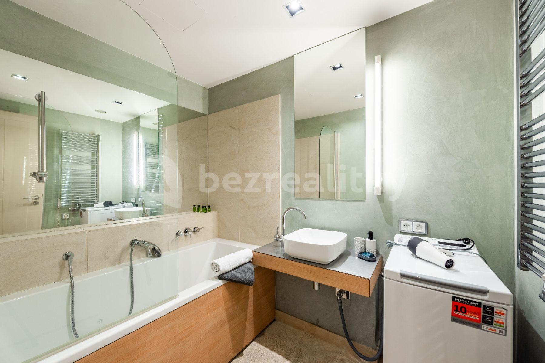 Pronájem bytu 2+kk 56 m², Rohanské nábřeží, Praha, Praha