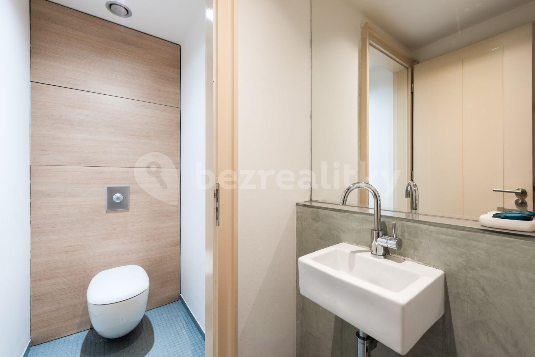 Pronájem bytu 2+kk 56 m², Rohanské nábřeží, Praha, Praha