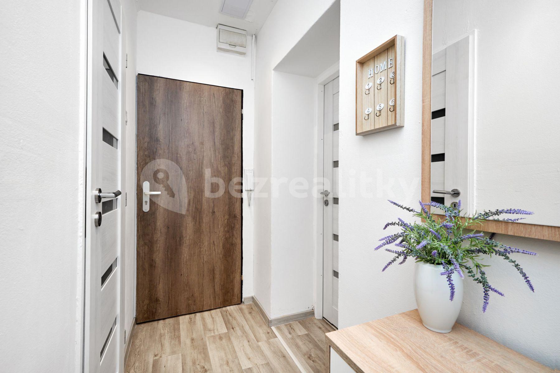 Pronájem bytu 1+1 29 m², Krále Jiřího, Karlovy Vary, Karlovarský kraj