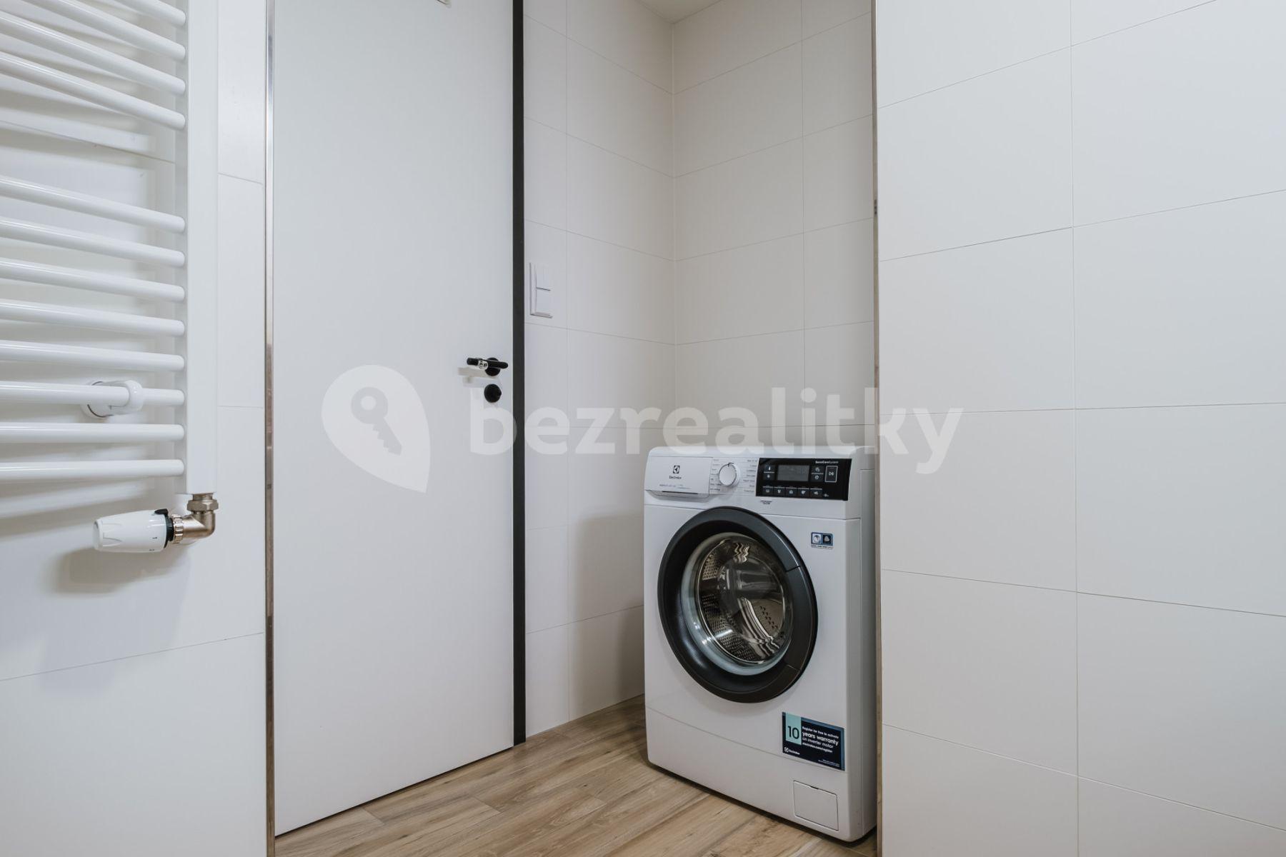 Pronájem bytu 2+1 61 m², U Pergamenky a, Praha, Praha