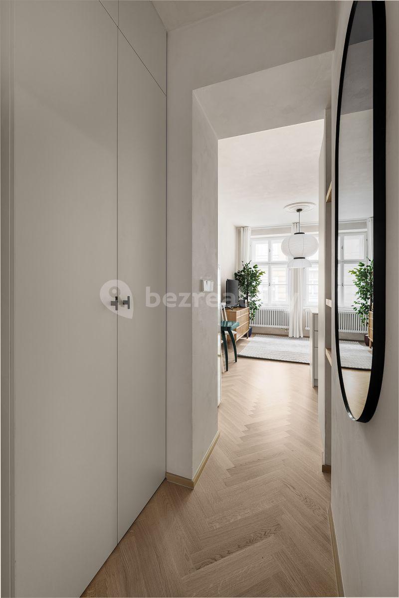 Pronájem bytu 2+kk 35 m², Sevastopolská, Praha, Praha