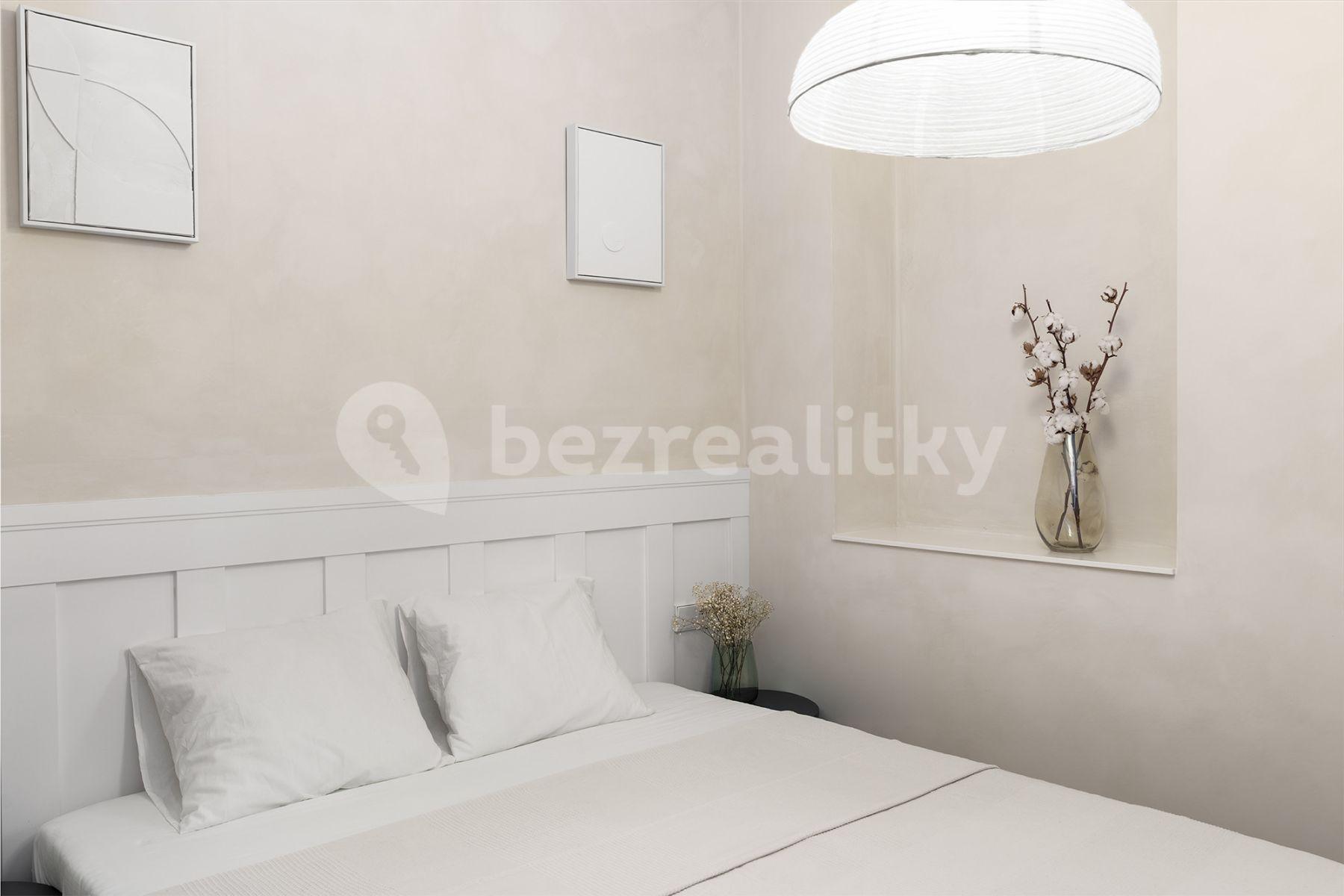 Pronájem bytu 2+kk 35 m², Sevastopolská, Praha, Praha