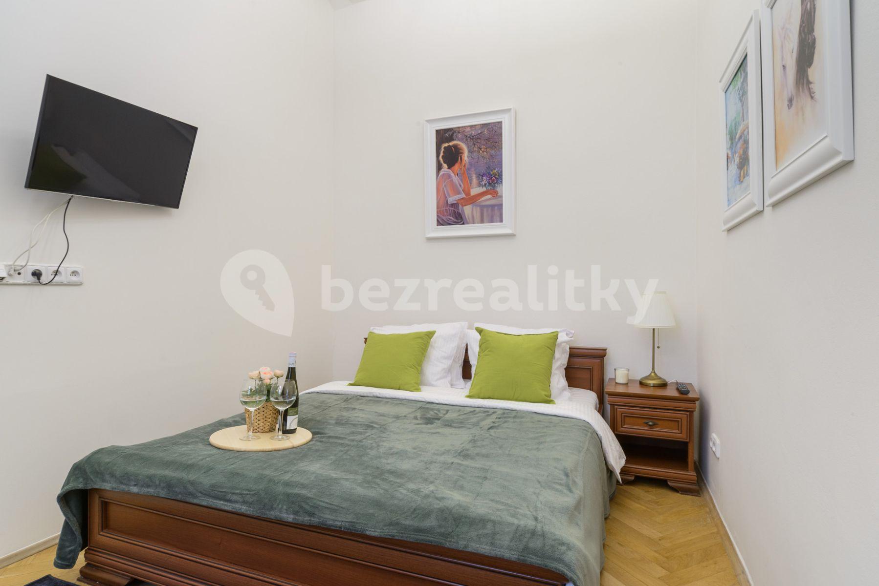 Pronájem bytu 4+1 80 m², Soukenická, Praha, Praha