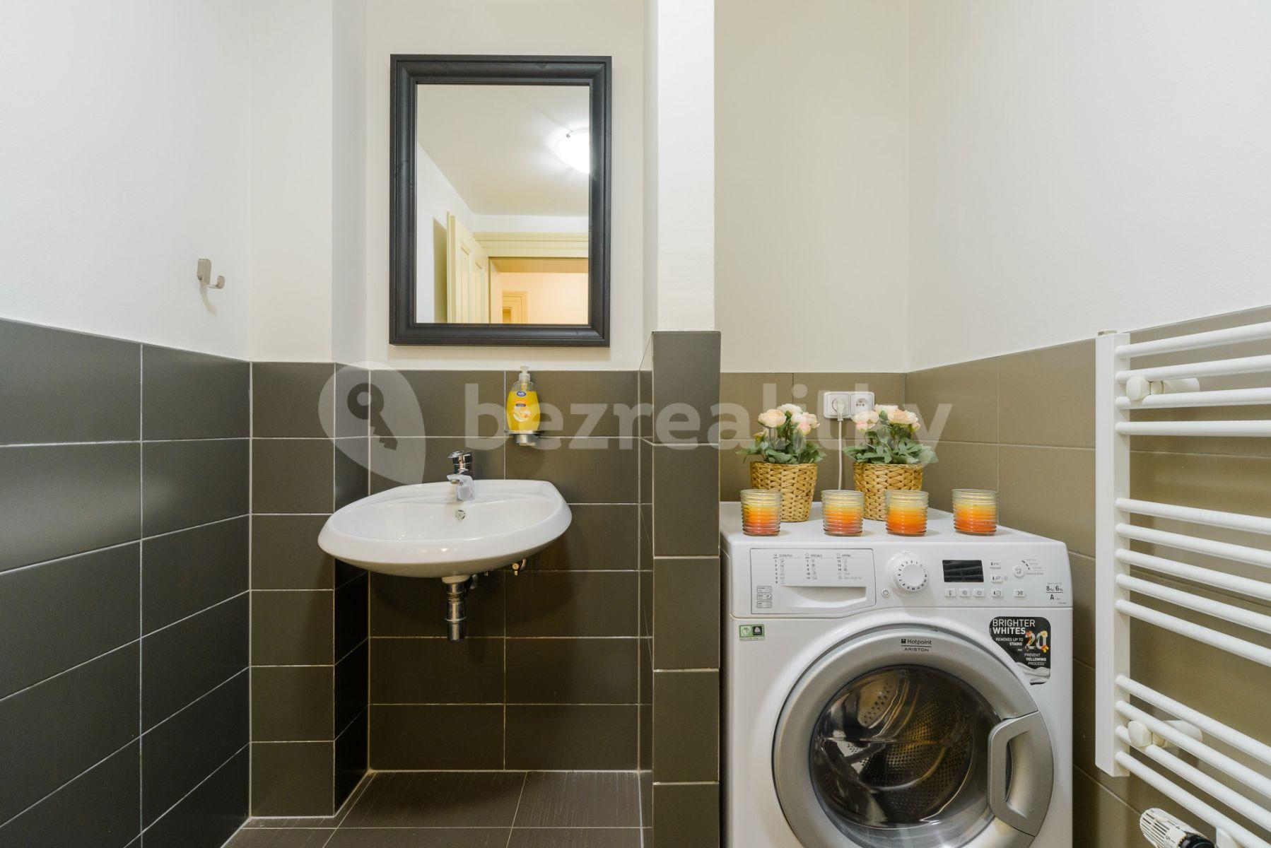 Pronájem bytu 4+1 80 m², Soukenická, Praha, Praha