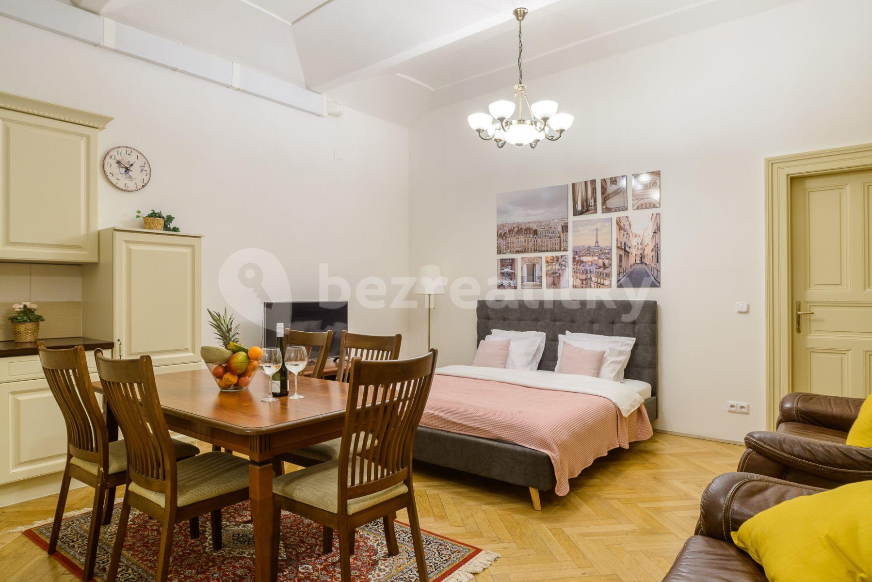 Pronájem bytu 4+1 80 m², Soukenická, Praha, Praha