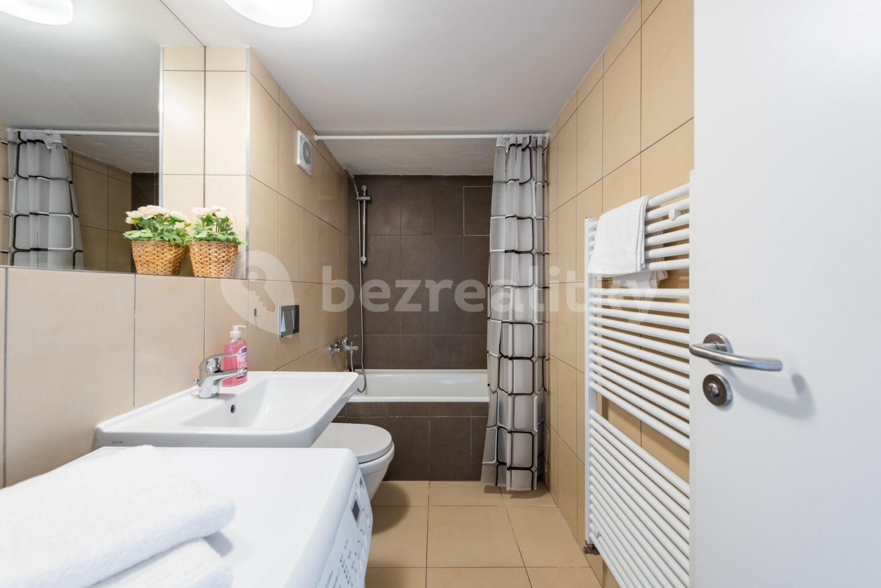 Pronájem bytu 4+1 98 m², Křižíkova, Praha, Praha